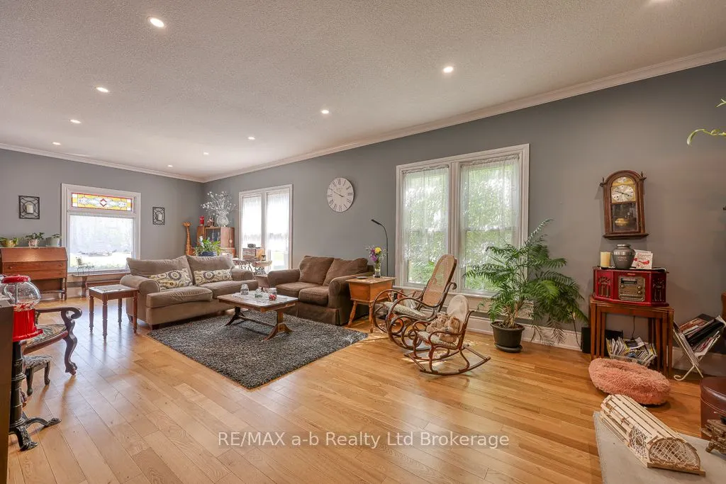 136 Charles Street W