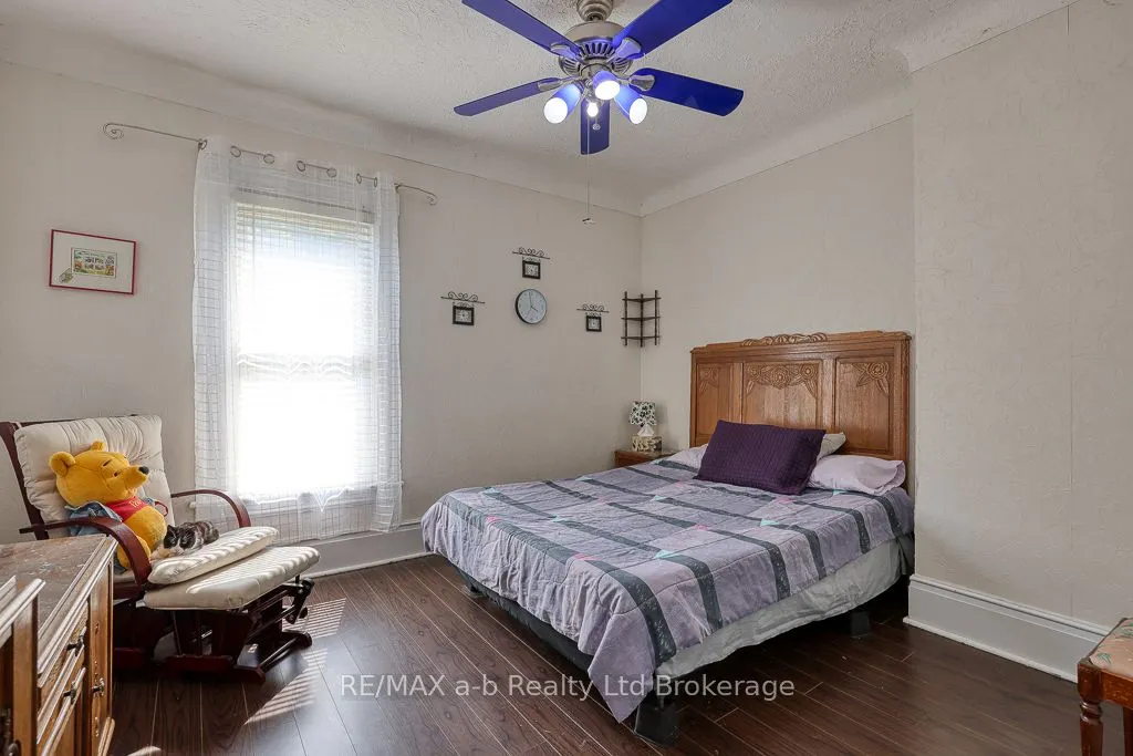 136 Charles Street W
