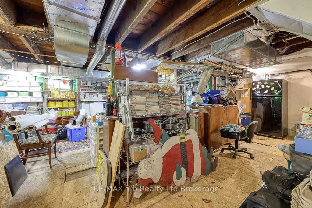 136 Charles Street W