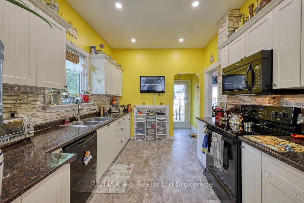 136 Charles Street W