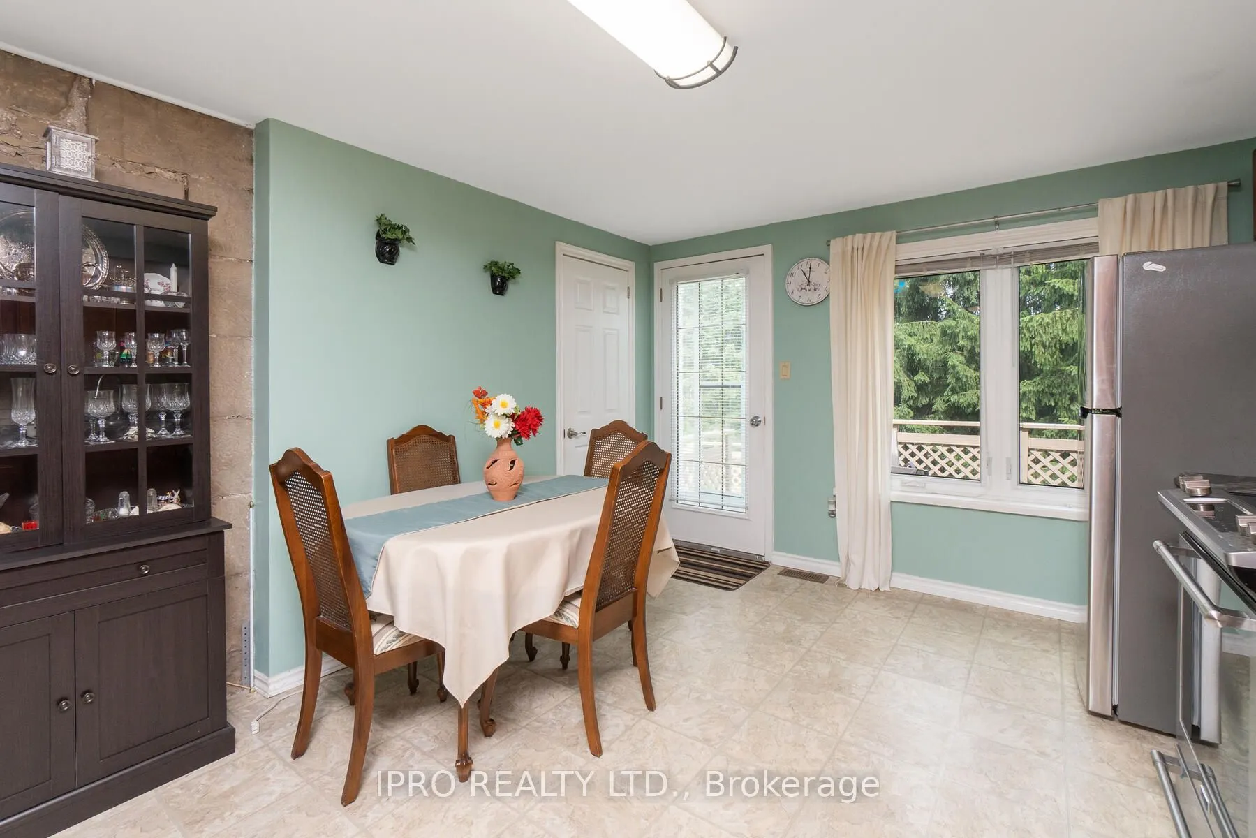 9206 Sideroad 17 Road