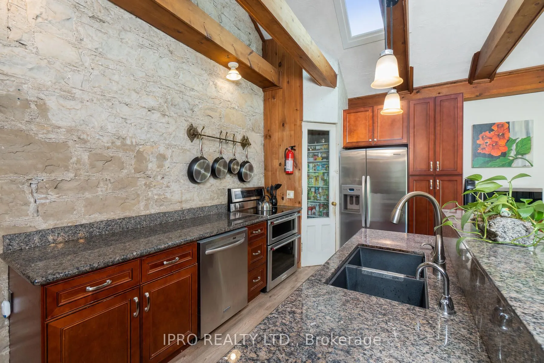 9206 Sideroad 17 Road
