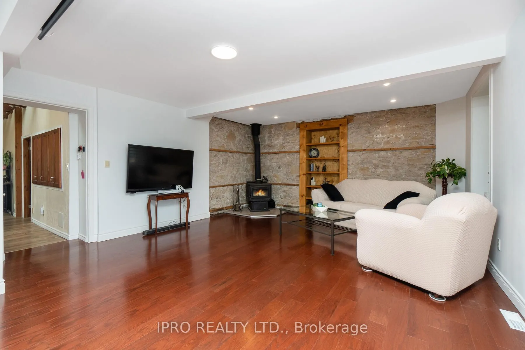9206 Sideroad 17 Road