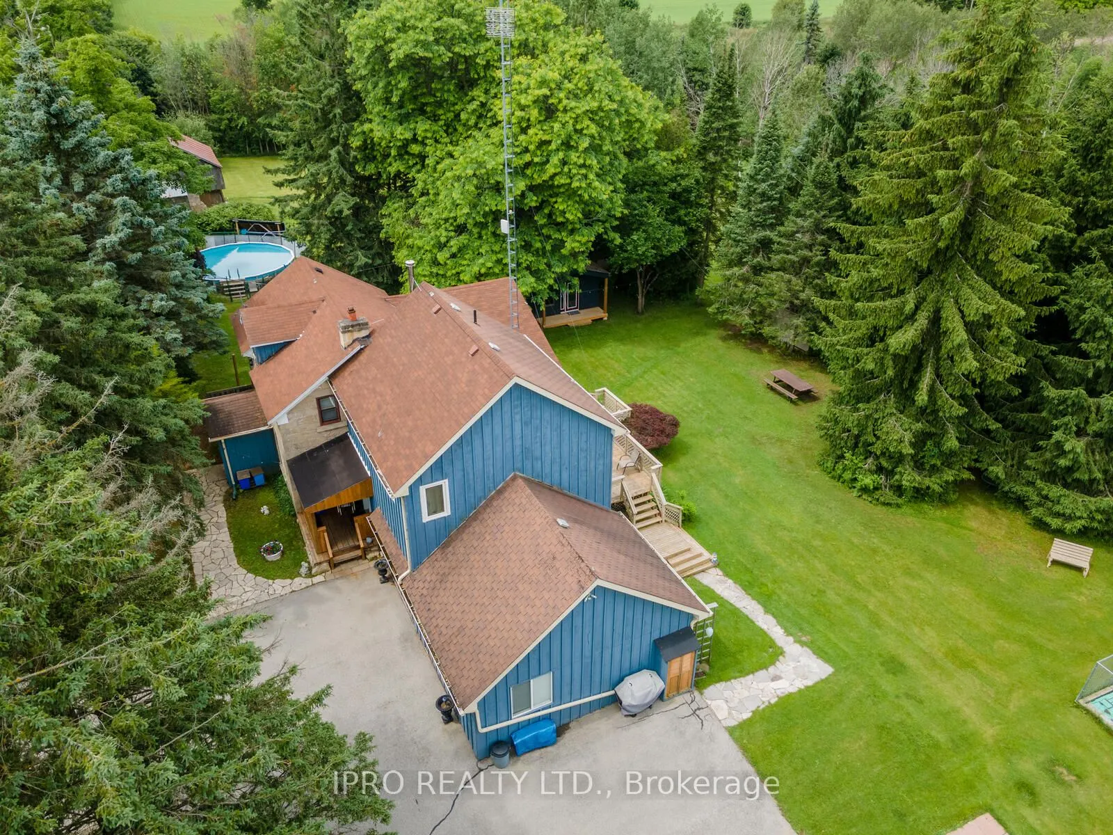 9206 Sideroad 17 Road