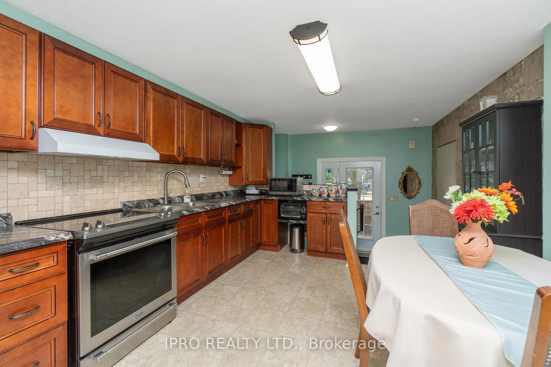 9206 Sideroad 17 Road