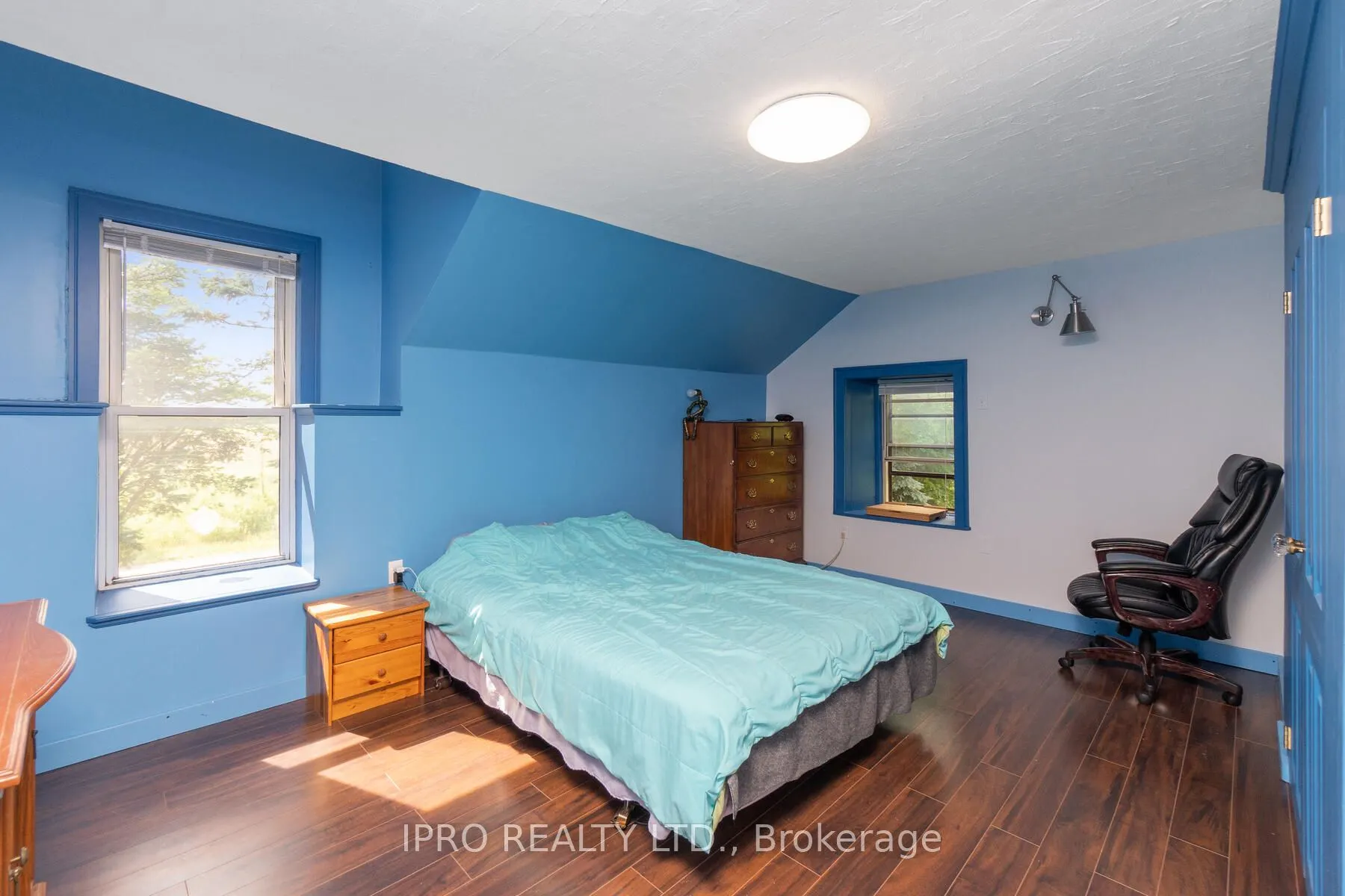 9206 Sideroad 17 Road