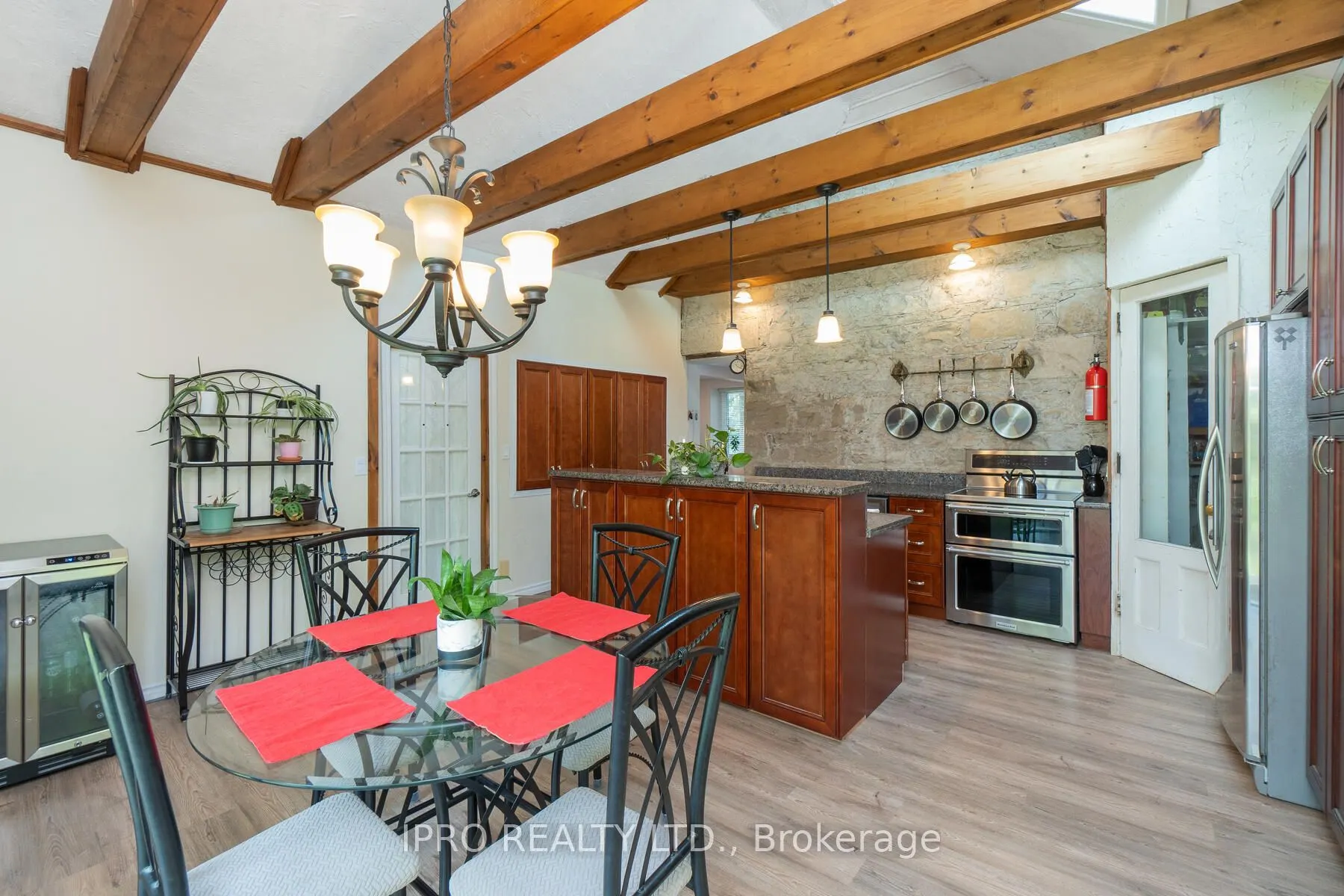 9206 Sideroad 17 Road