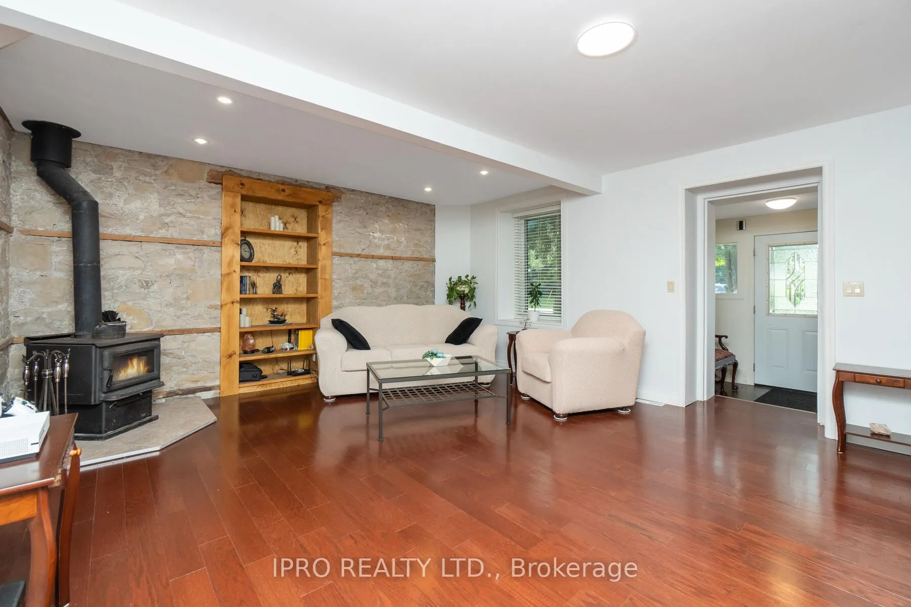 9206 Sideroad 17 Road