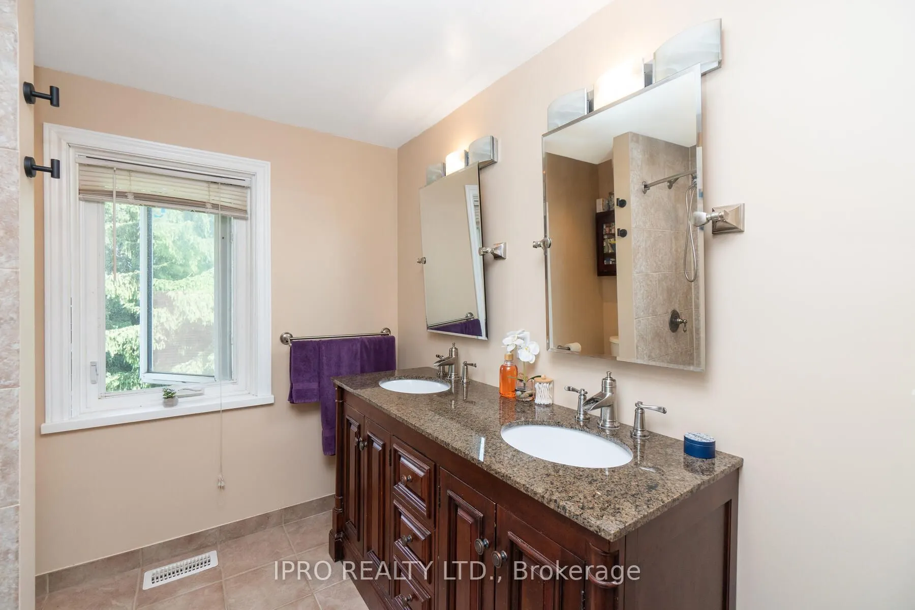 9206 Sideroad 17 Road