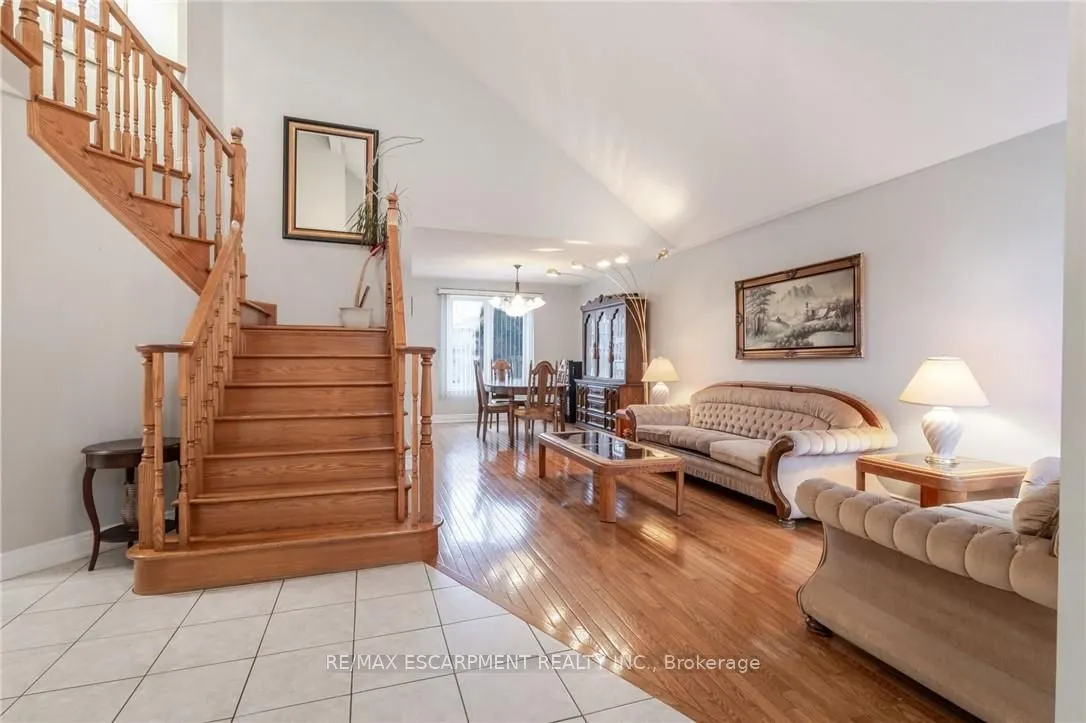 42 Hillgarden Drive