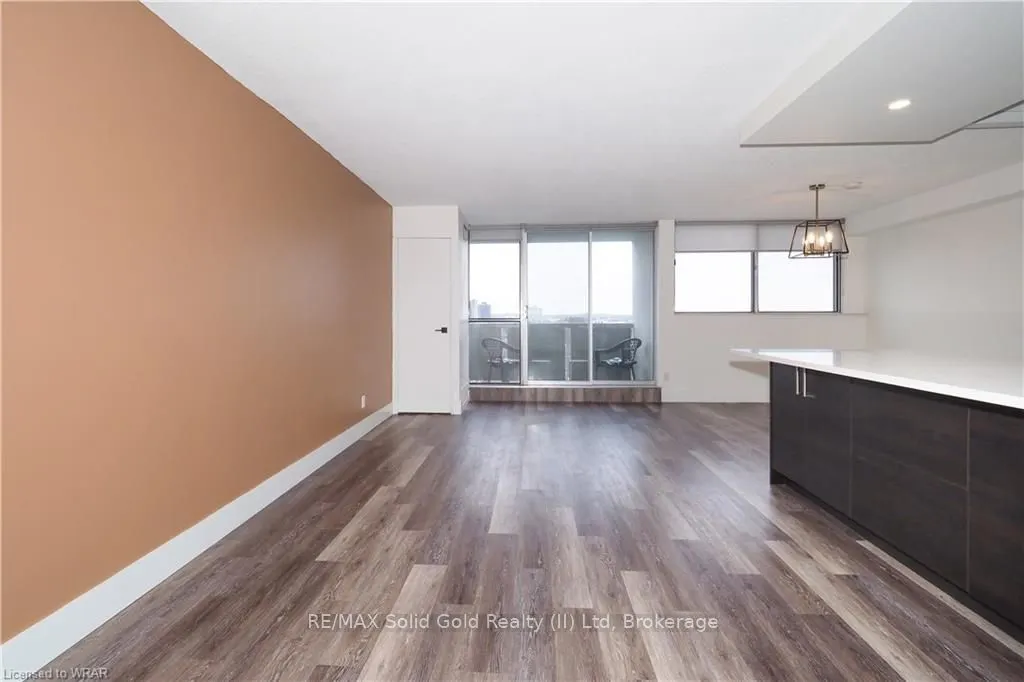 375 King Street N, #1105