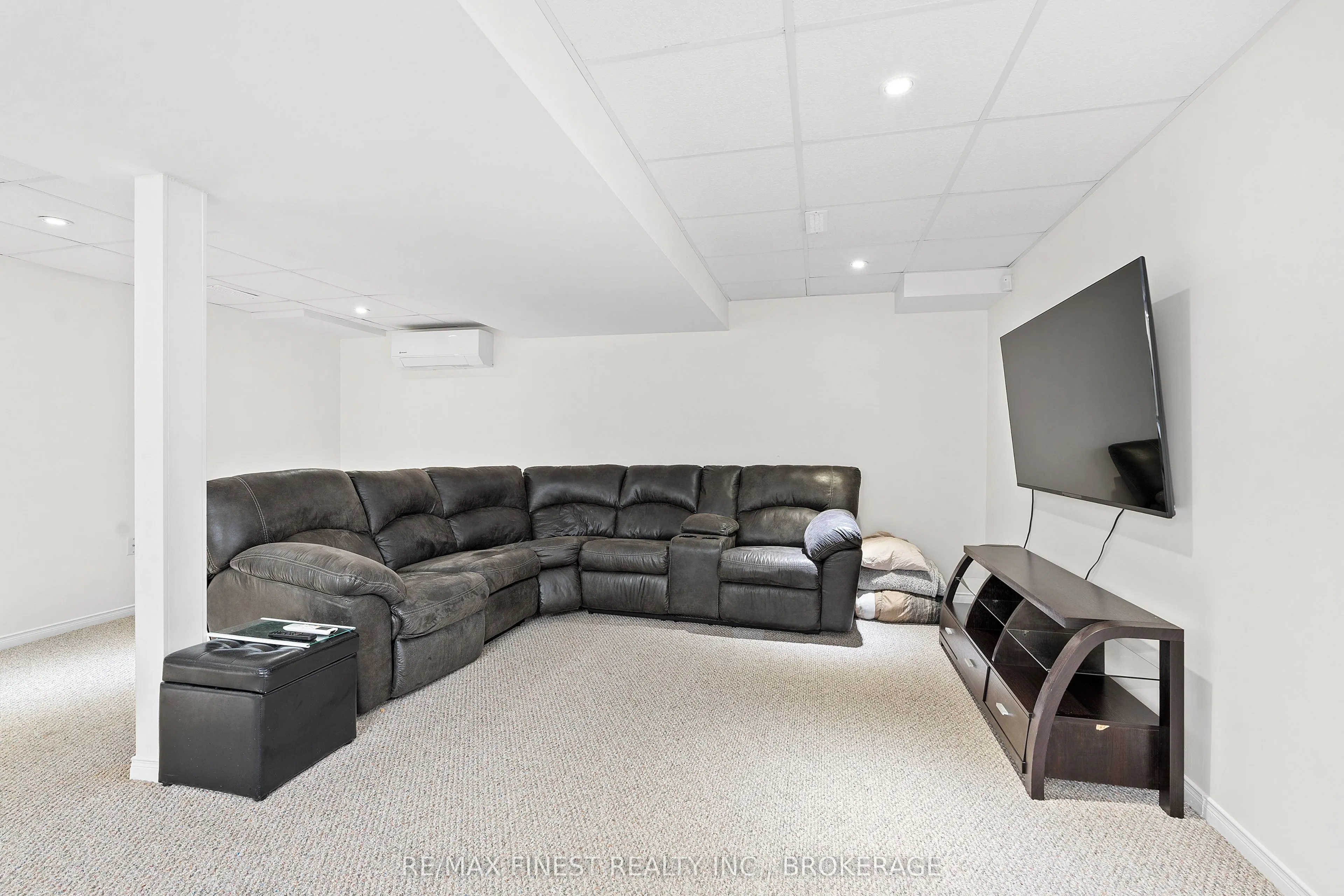 995 Swanfield Street
