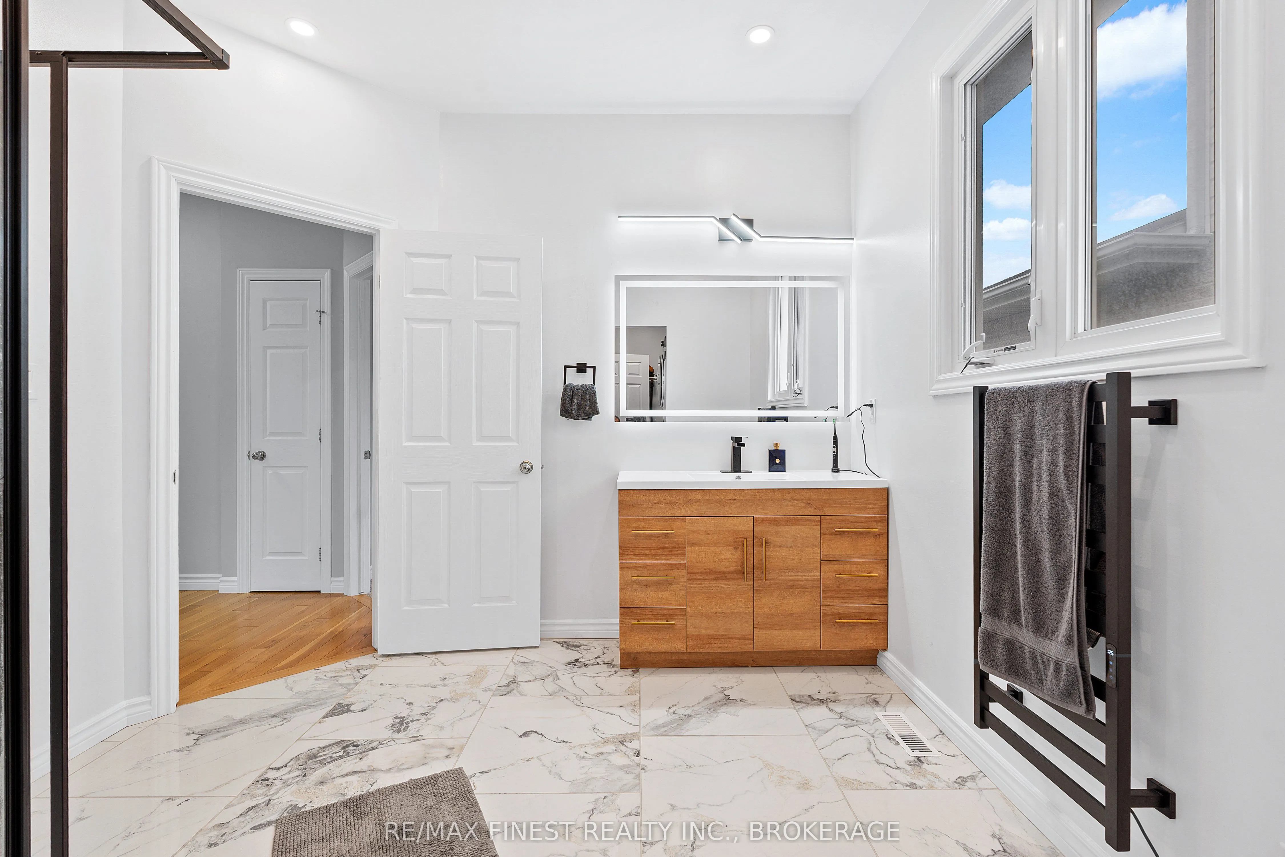995 Swanfield Street