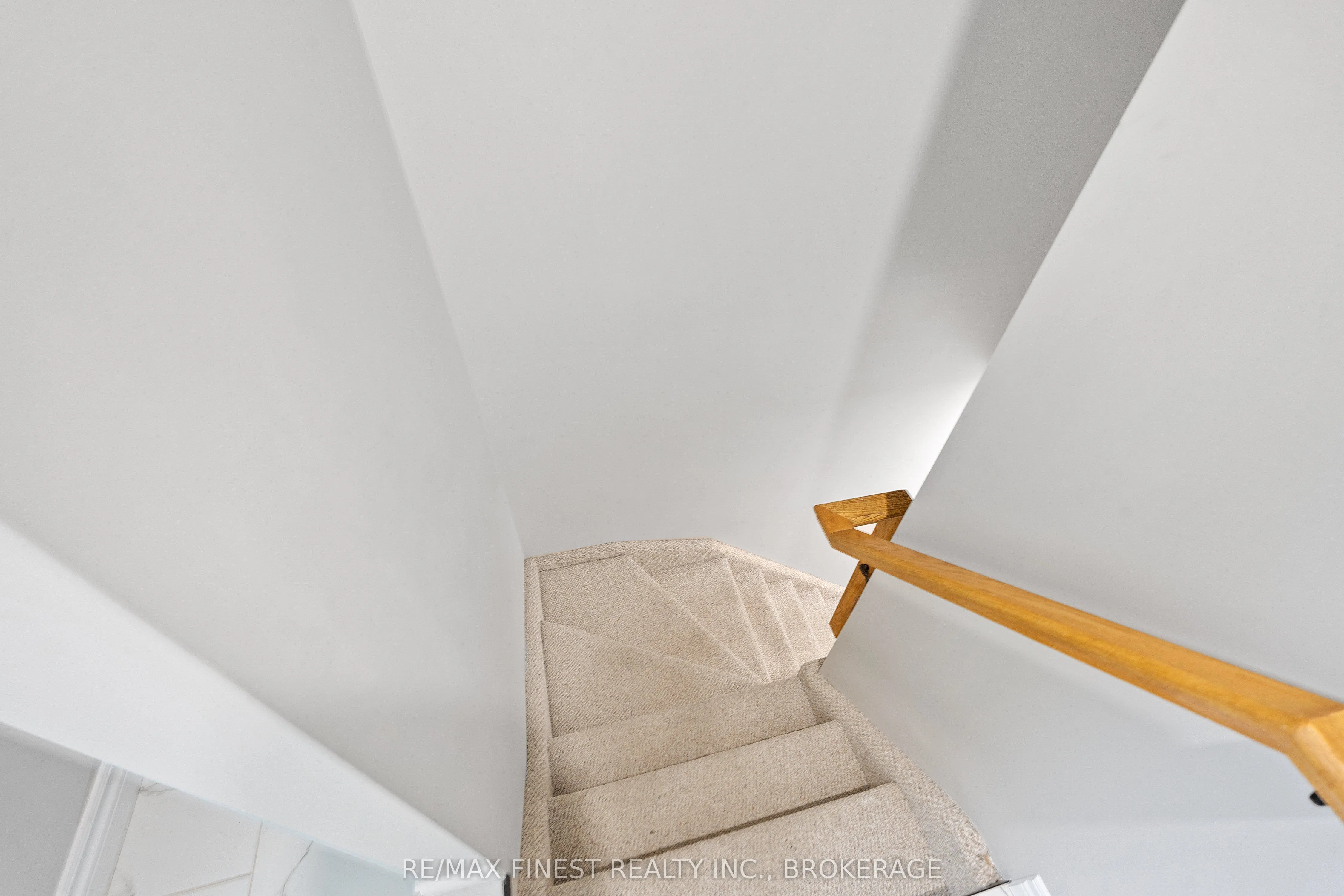 995 Swanfield Street