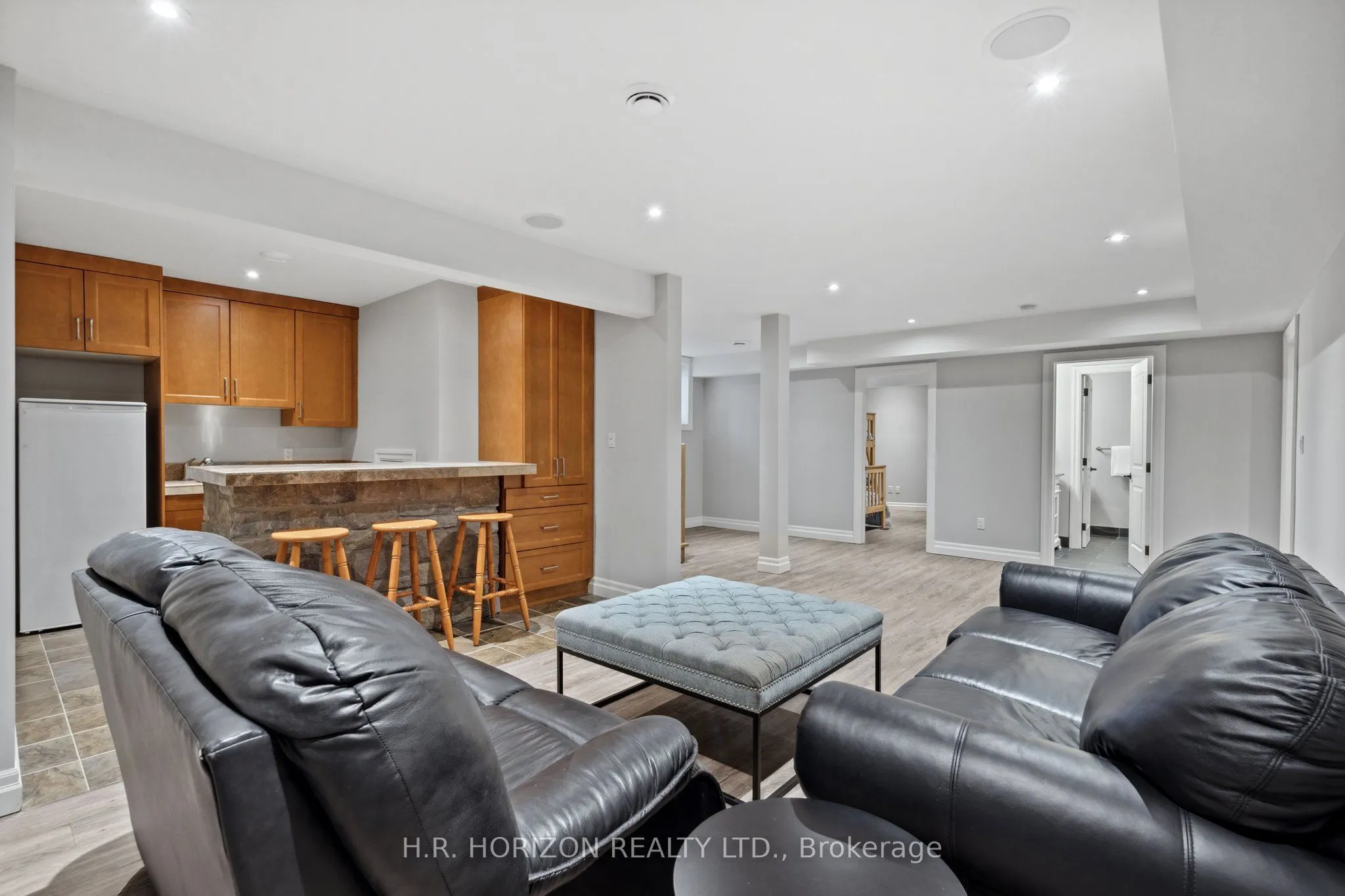 214 Russell Street E