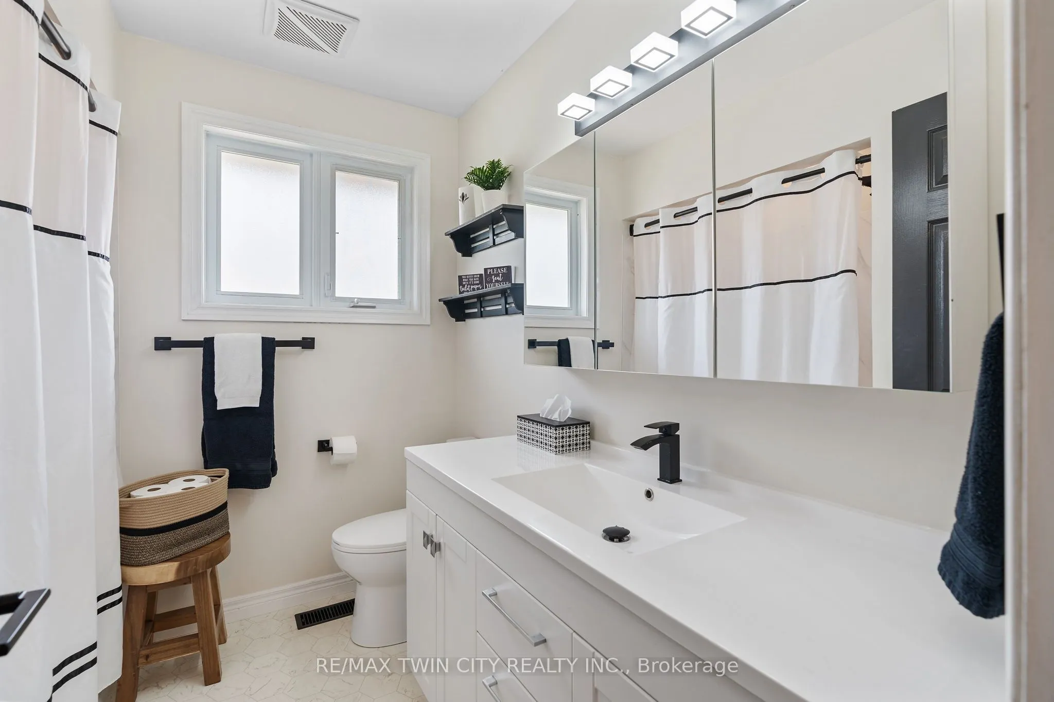 27 CRADDOCK Boulevard