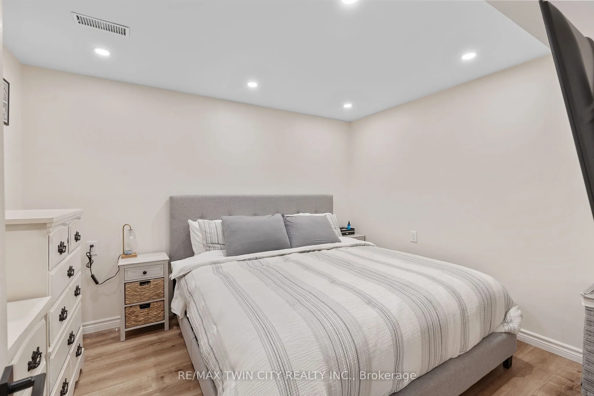 27 CRADDOCK Boulevard