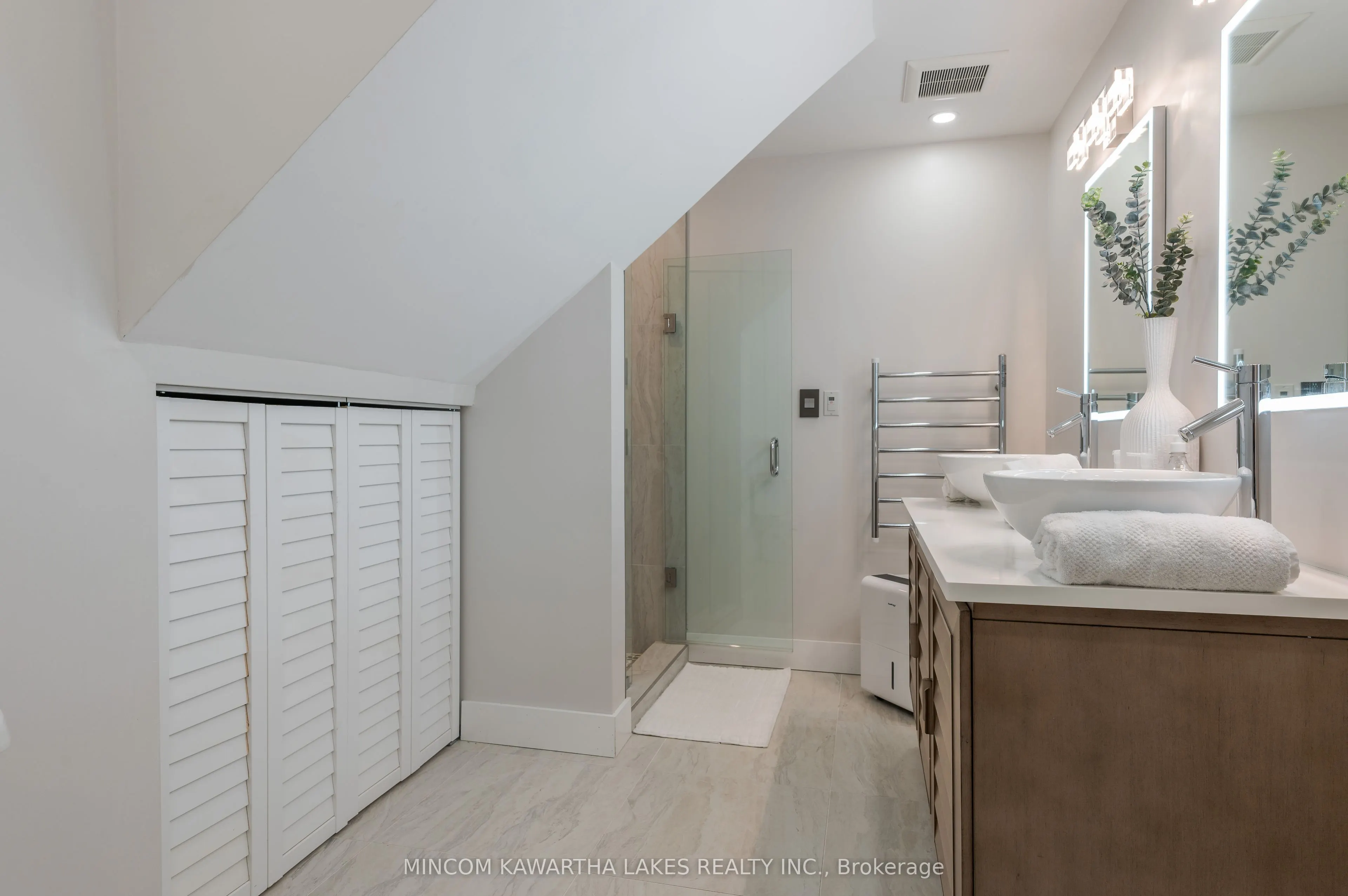 1416 Northey's Bay Road