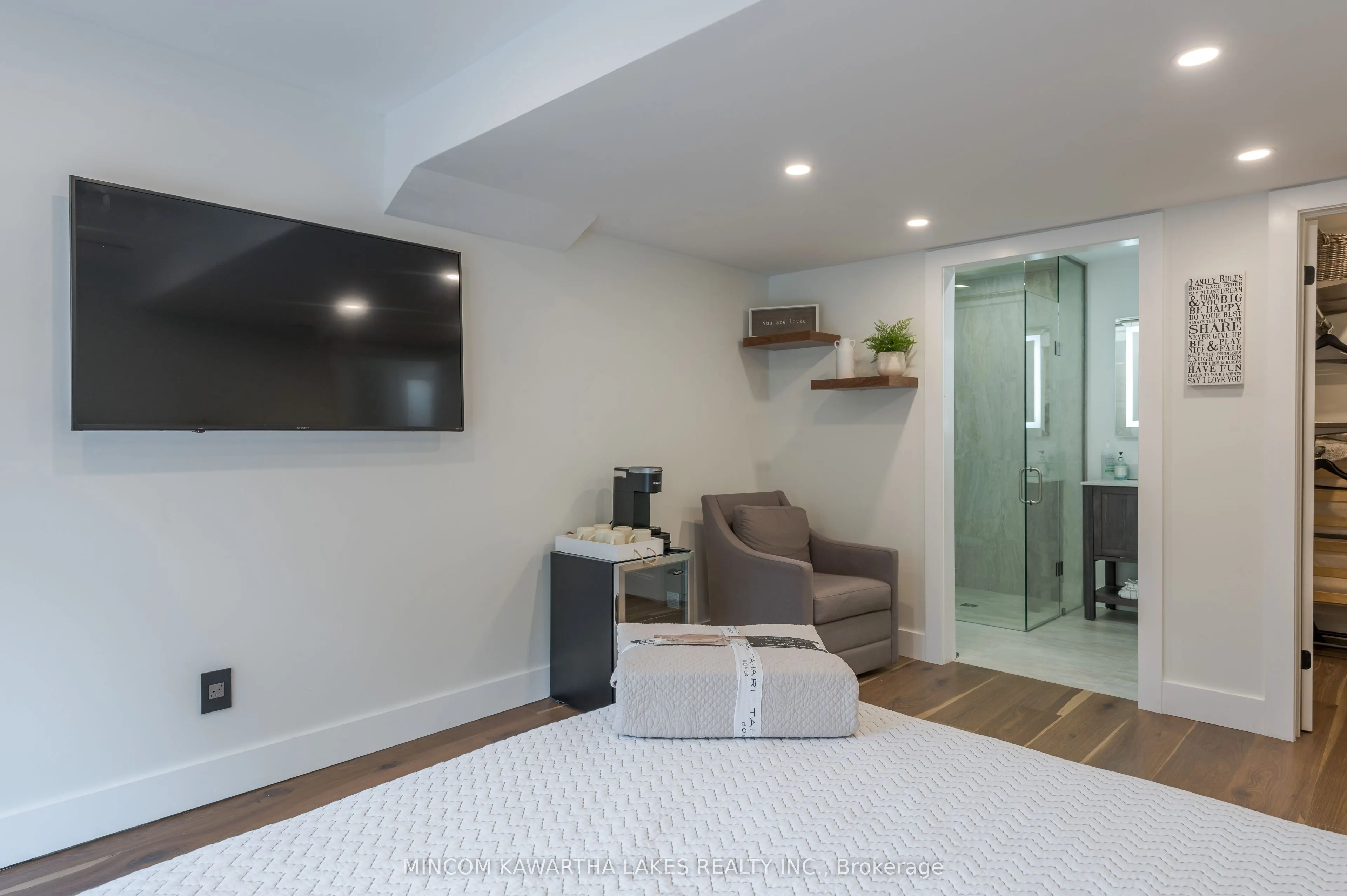 1416 Northey's Bay Road