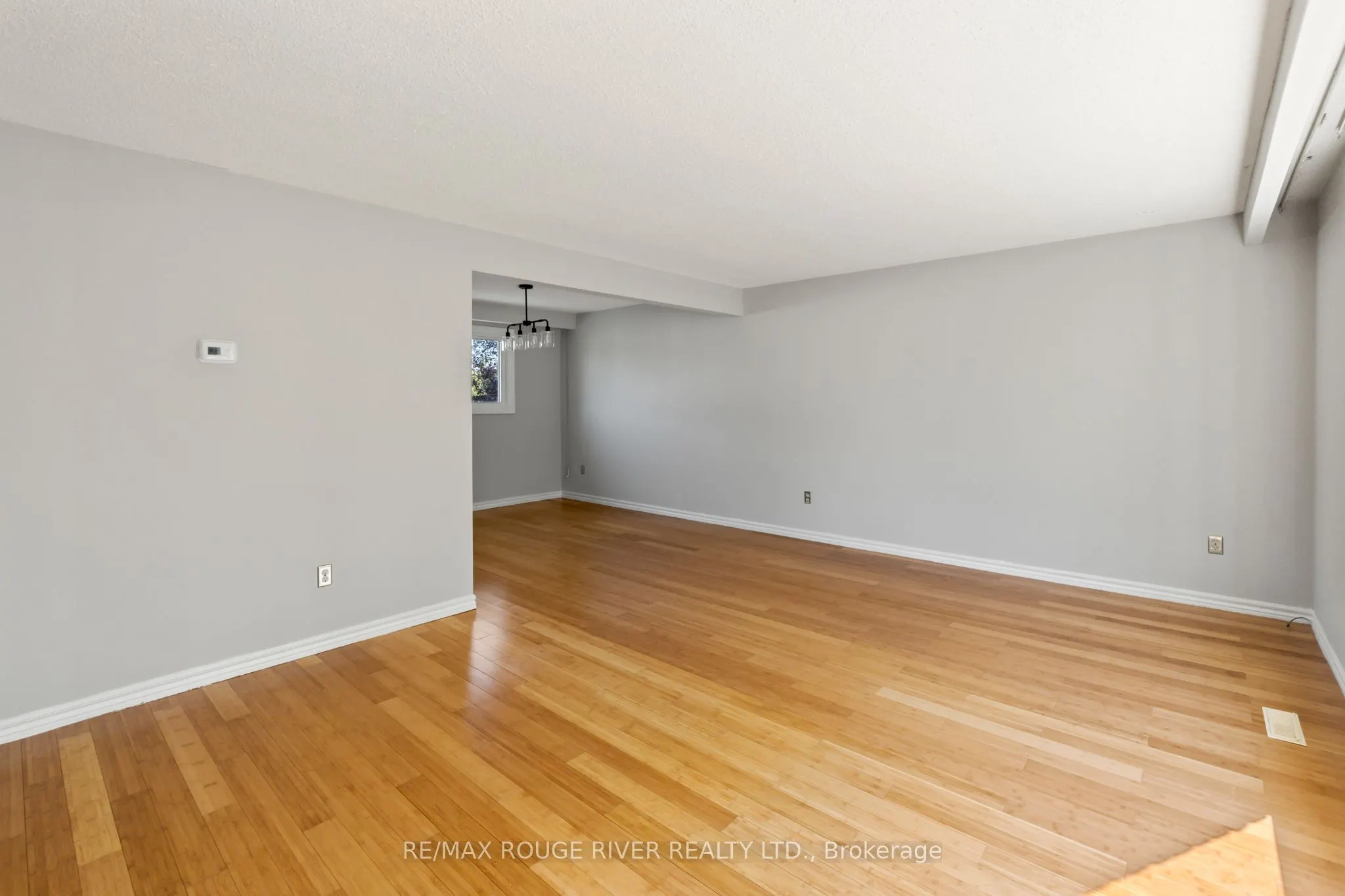1 Applewood Crescent
