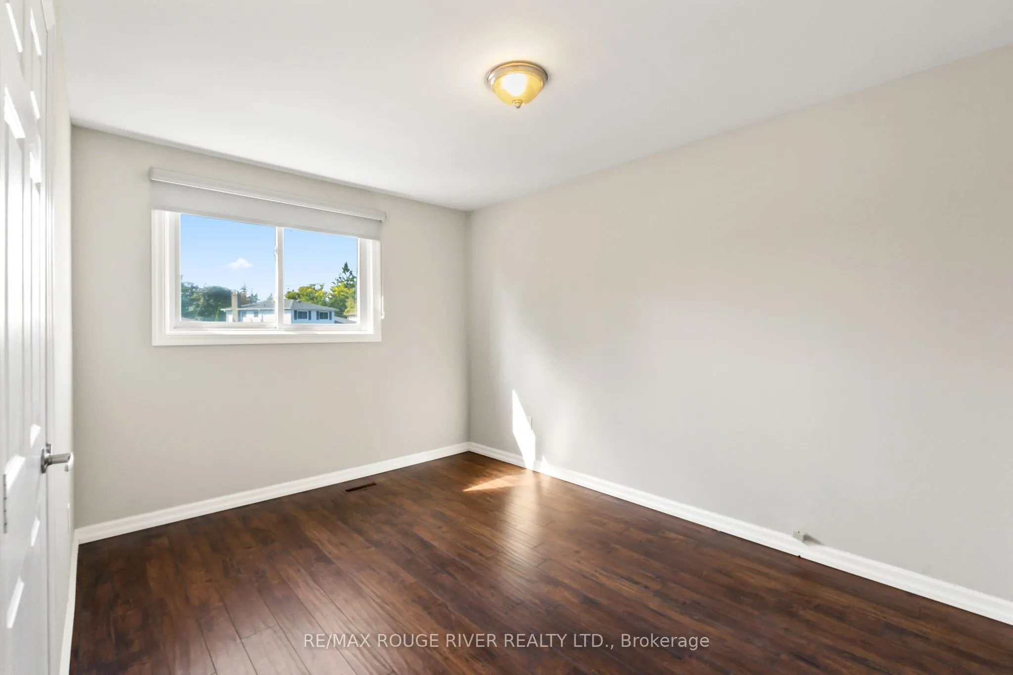 1 Applewood Crescent