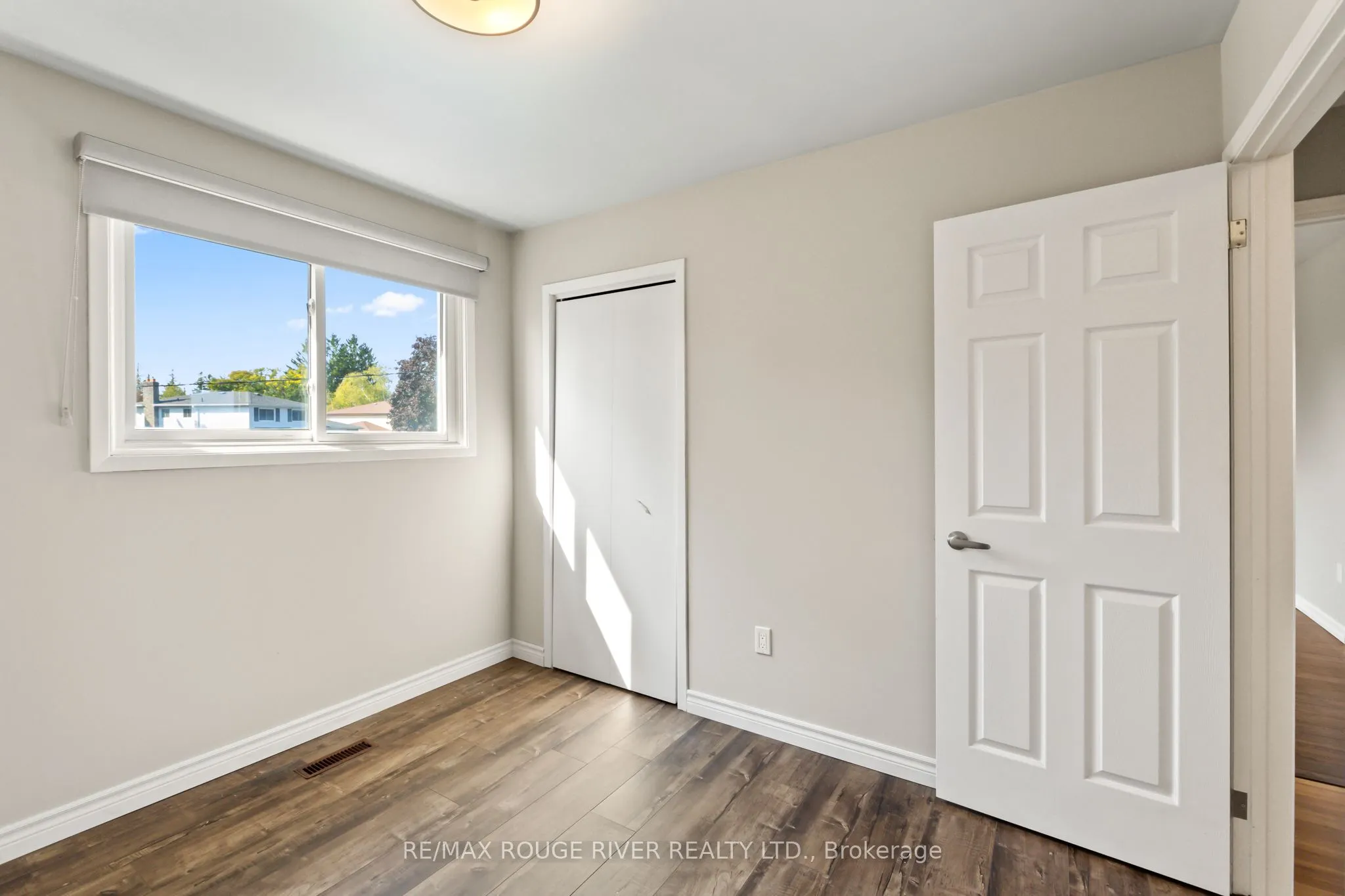 1 Applewood Crescent