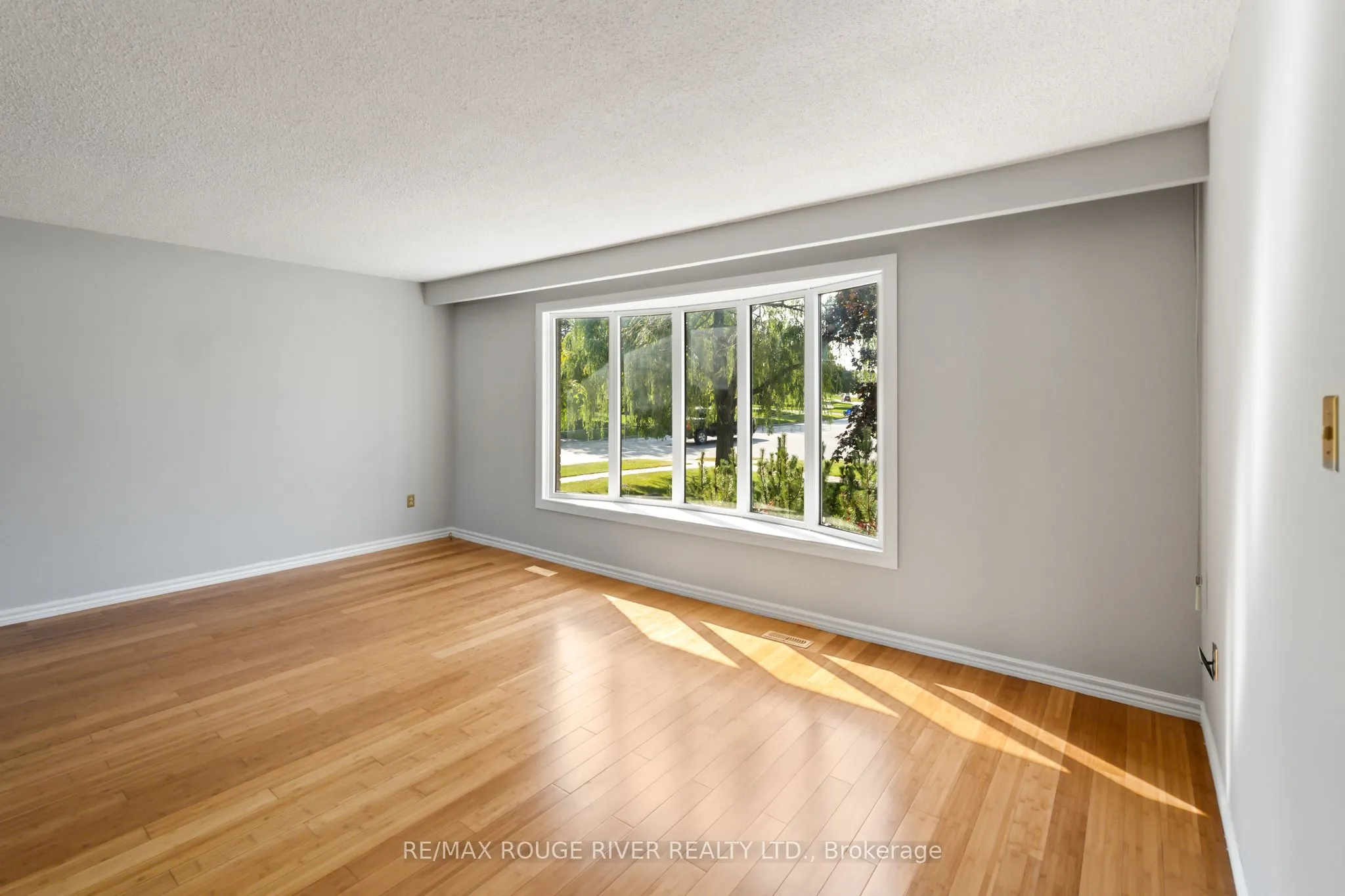 1 Applewood Crescent