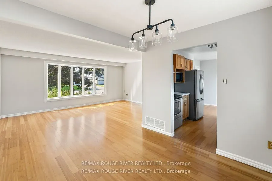 1 Applewood Crescent