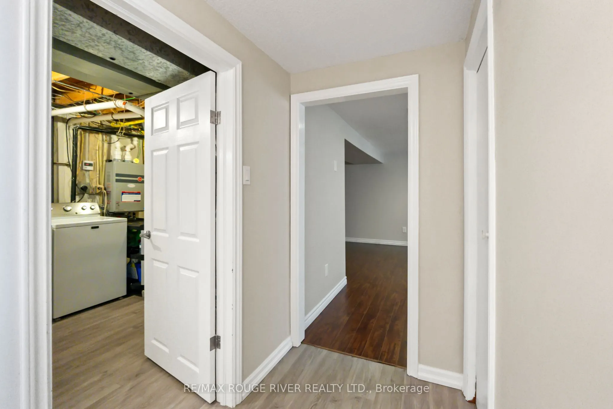 1 Applewood Crescent