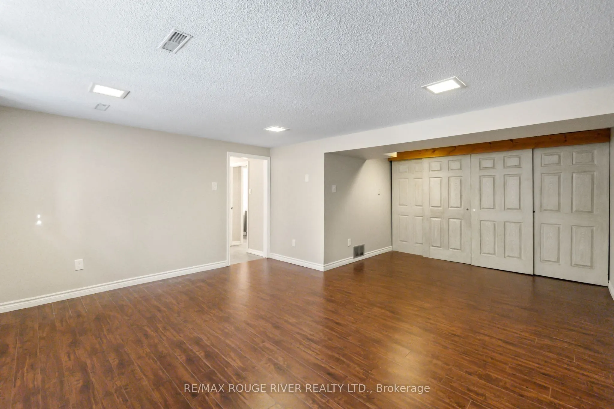 1 Applewood Crescent