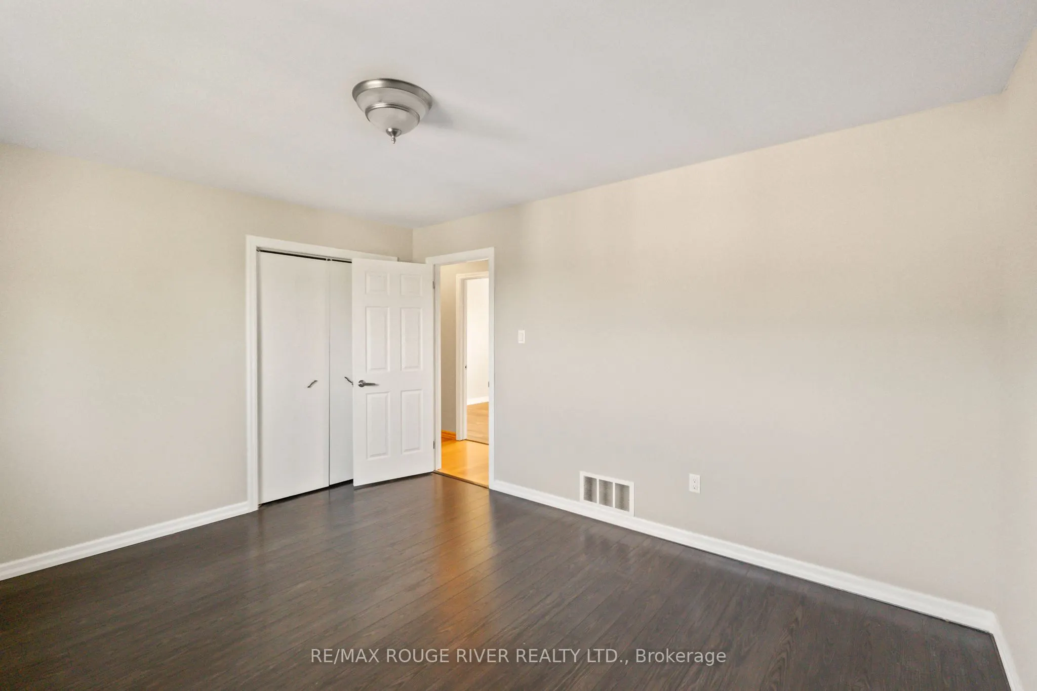 1 Applewood Crescent