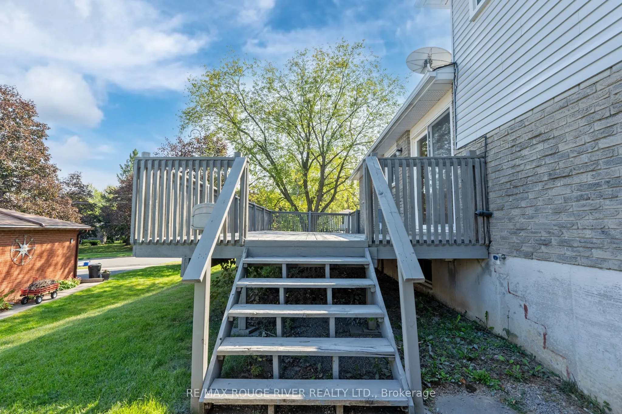 1 Applewood Crescent