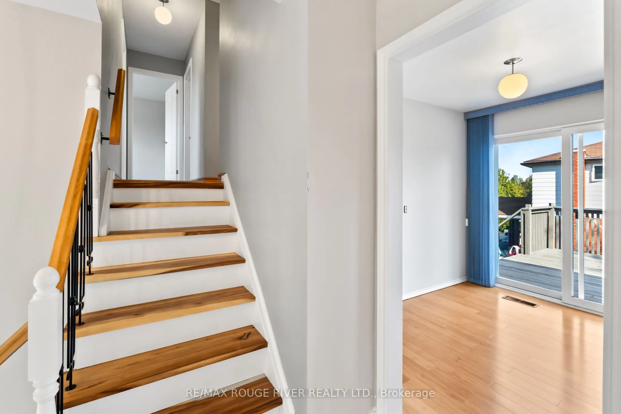1 Applewood Crescent