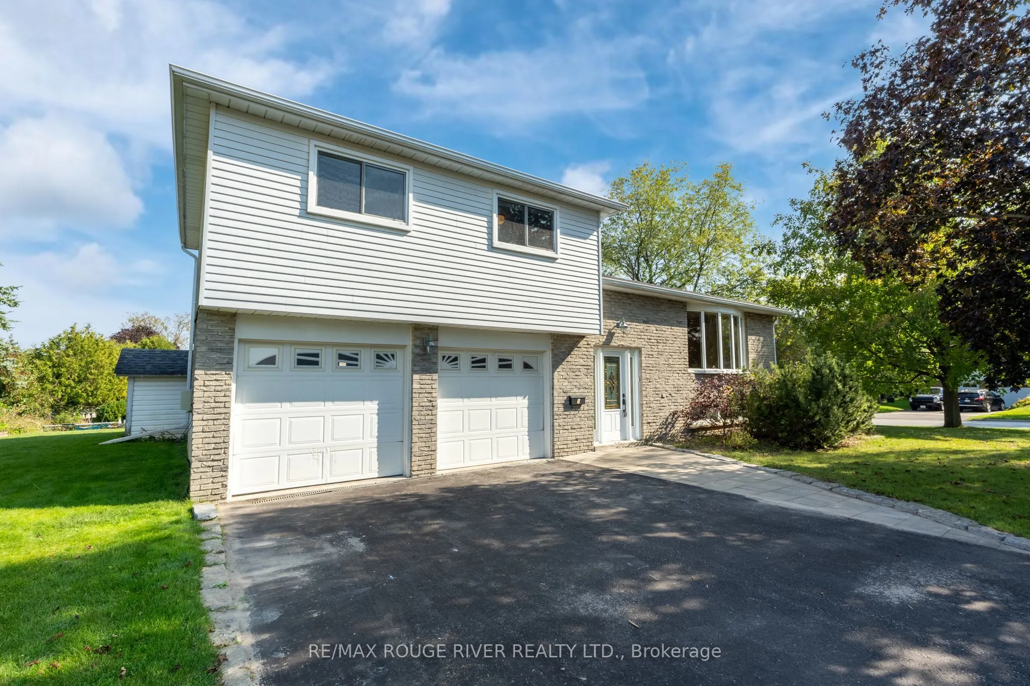 1 Applewood Crescent