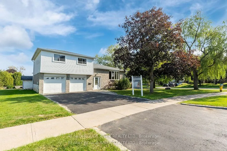 1 Applewood Crescent