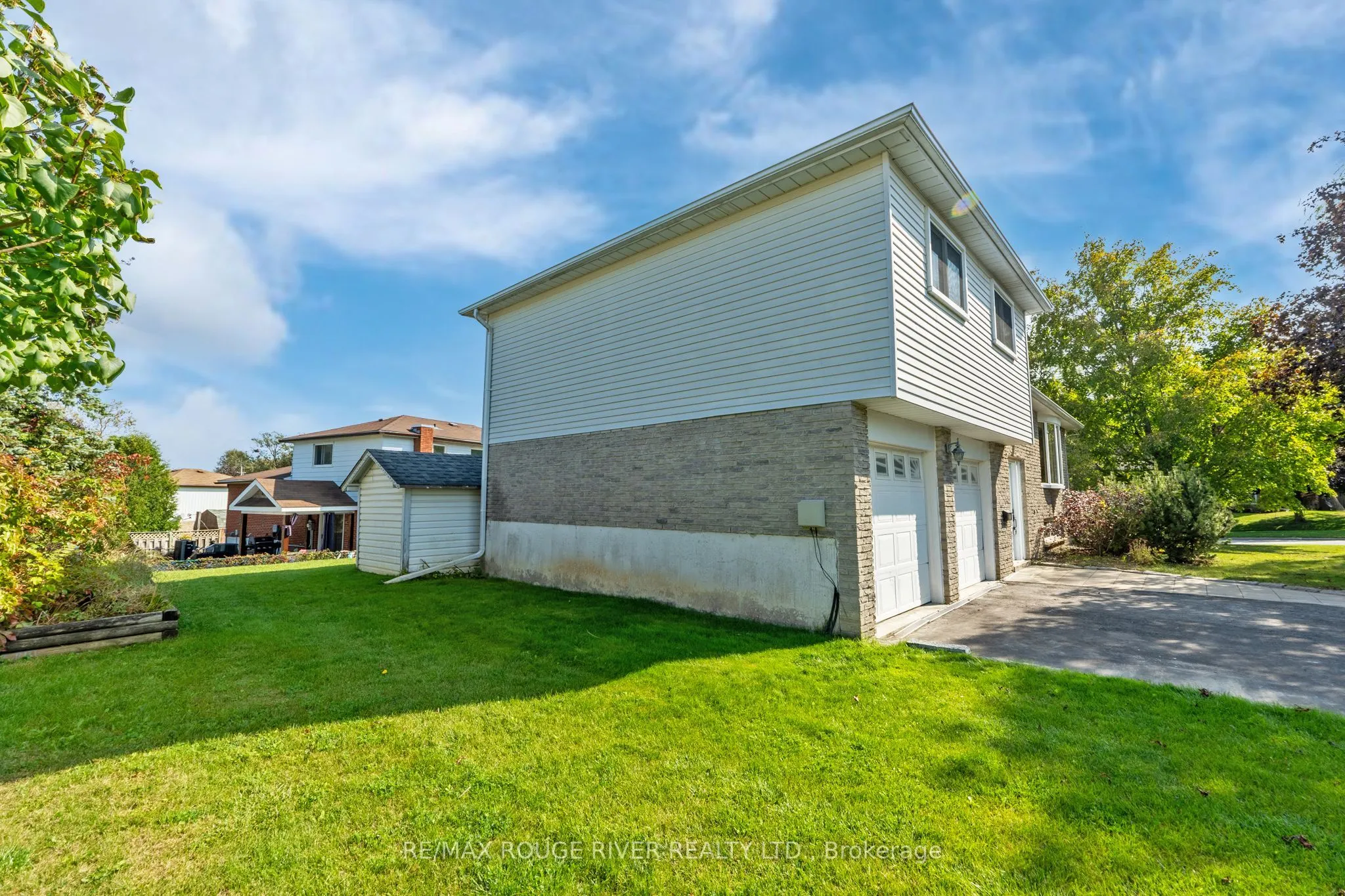 1 Applewood Crescent