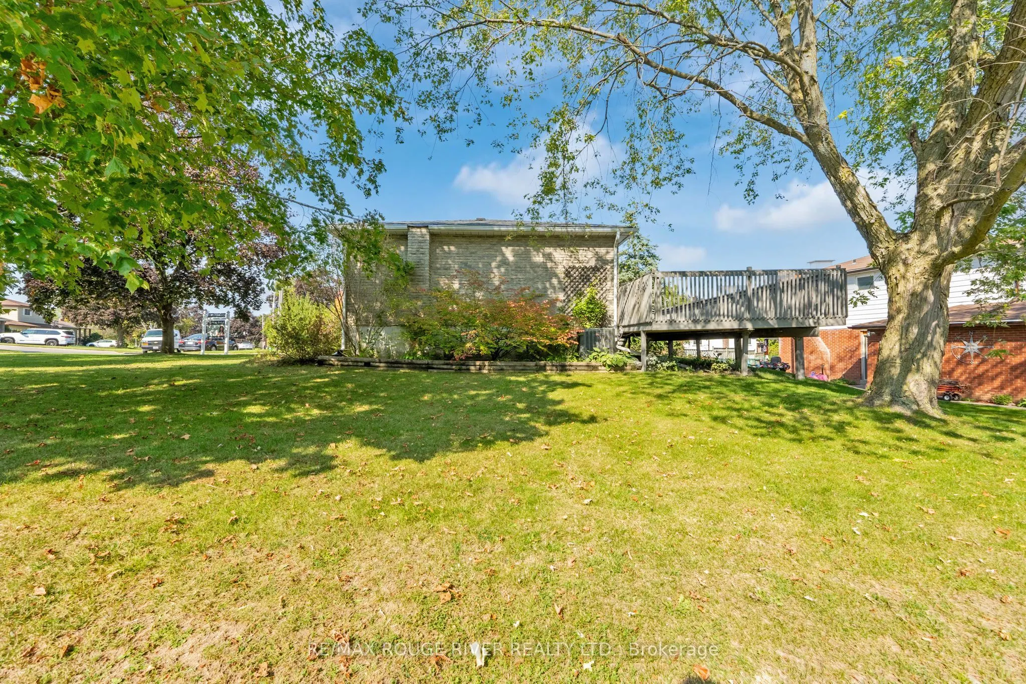 1 Applewood Crescent