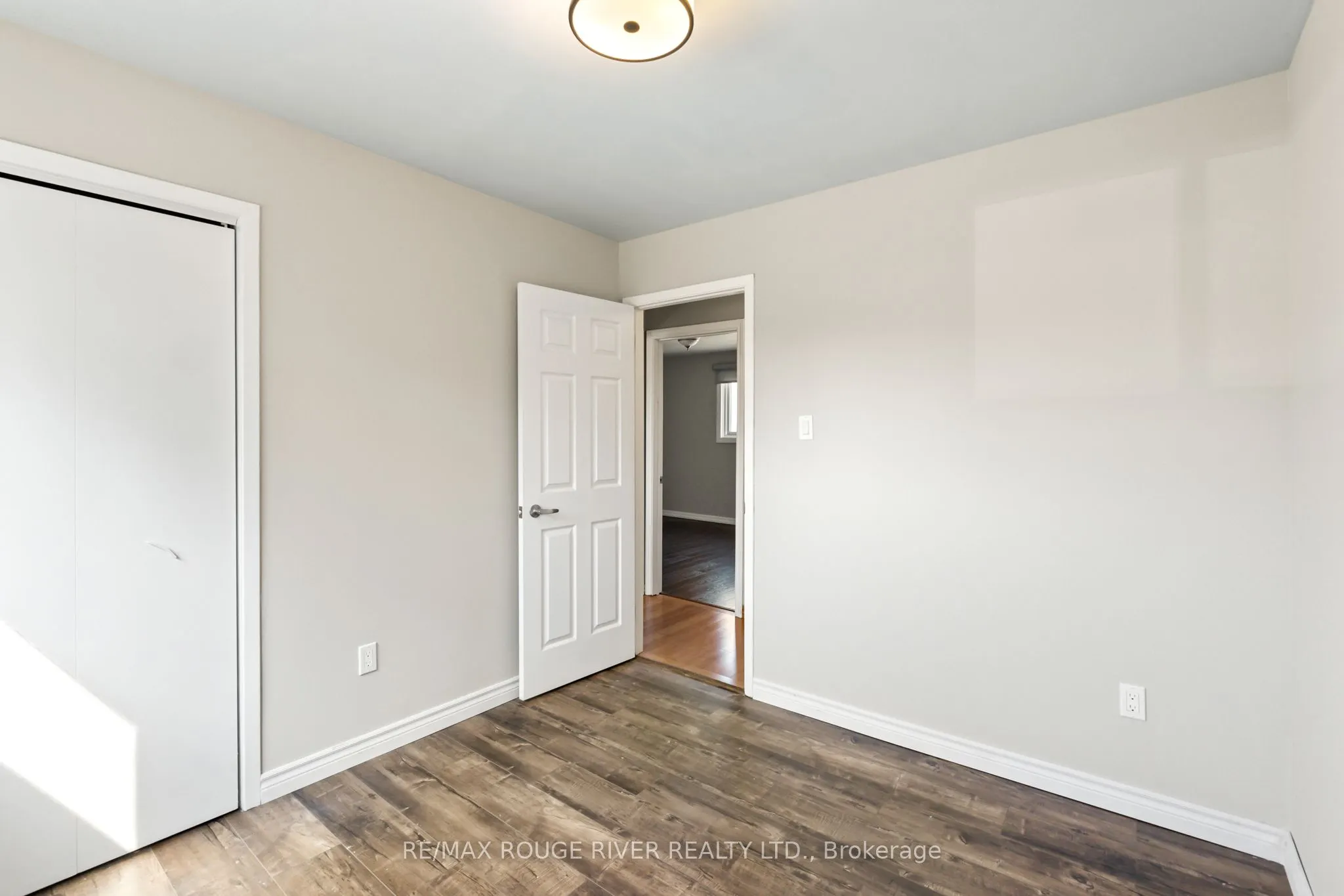 1 Applewood Crescent