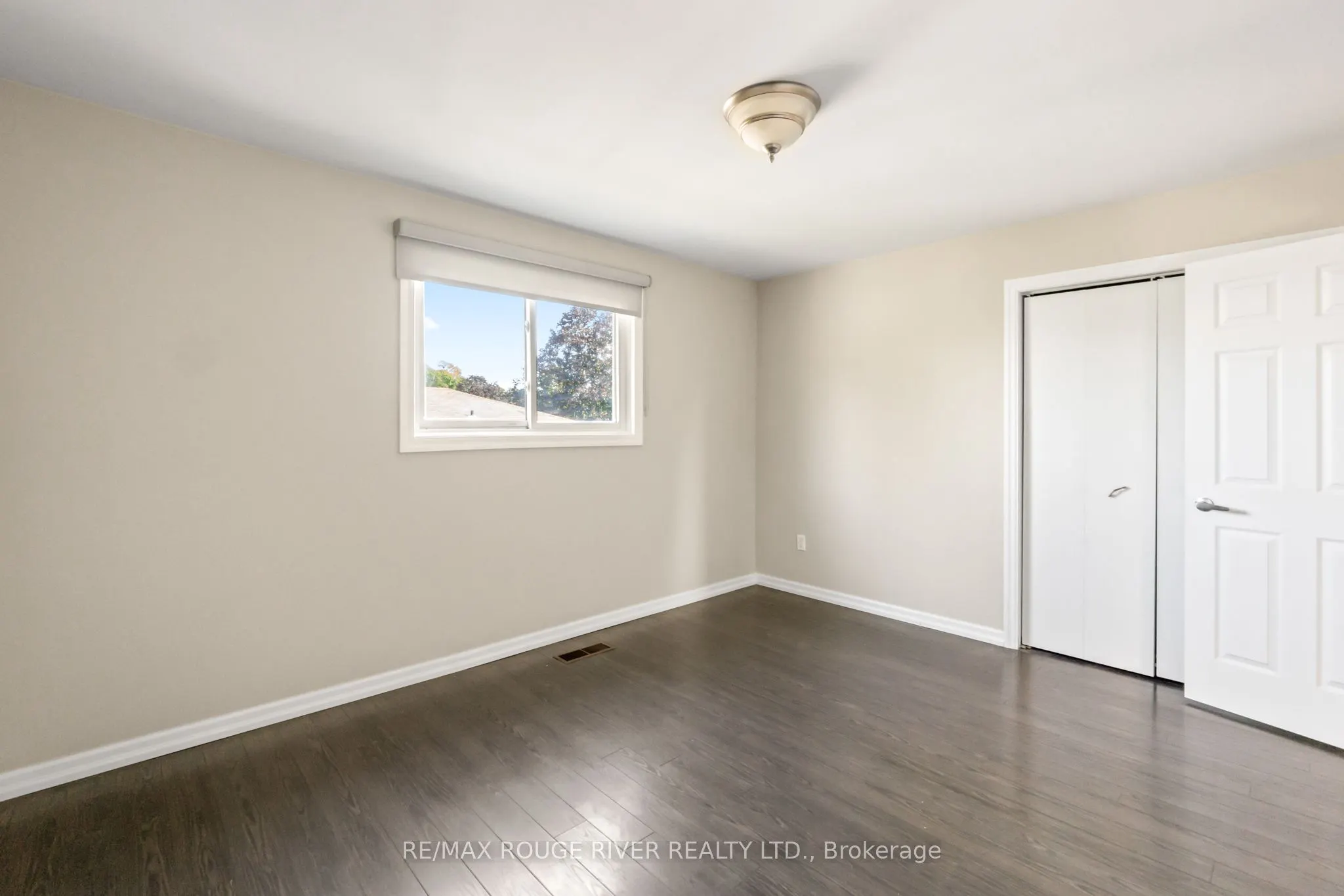 1 Applewood Crescent