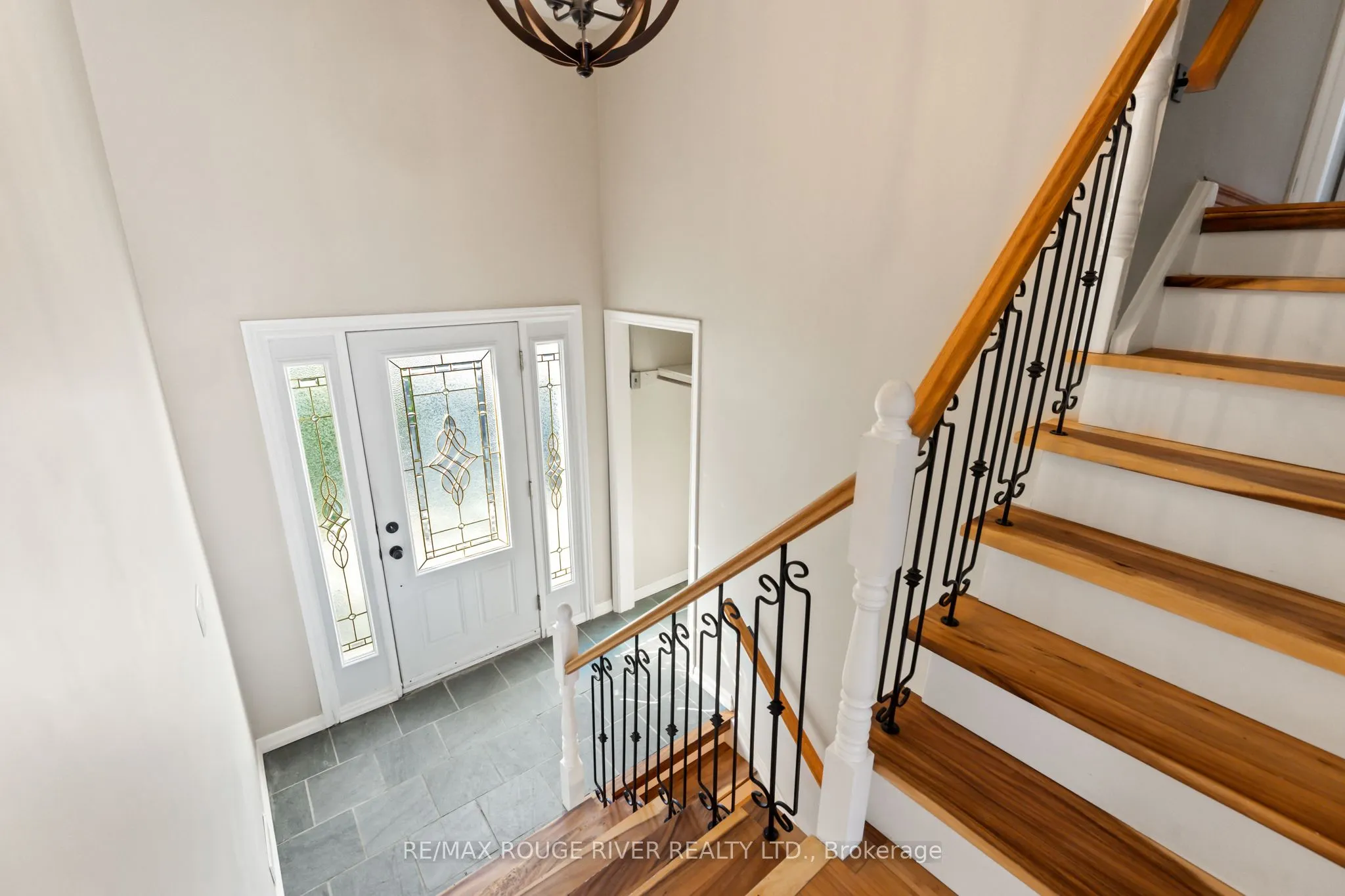 1 Applewood Crescent