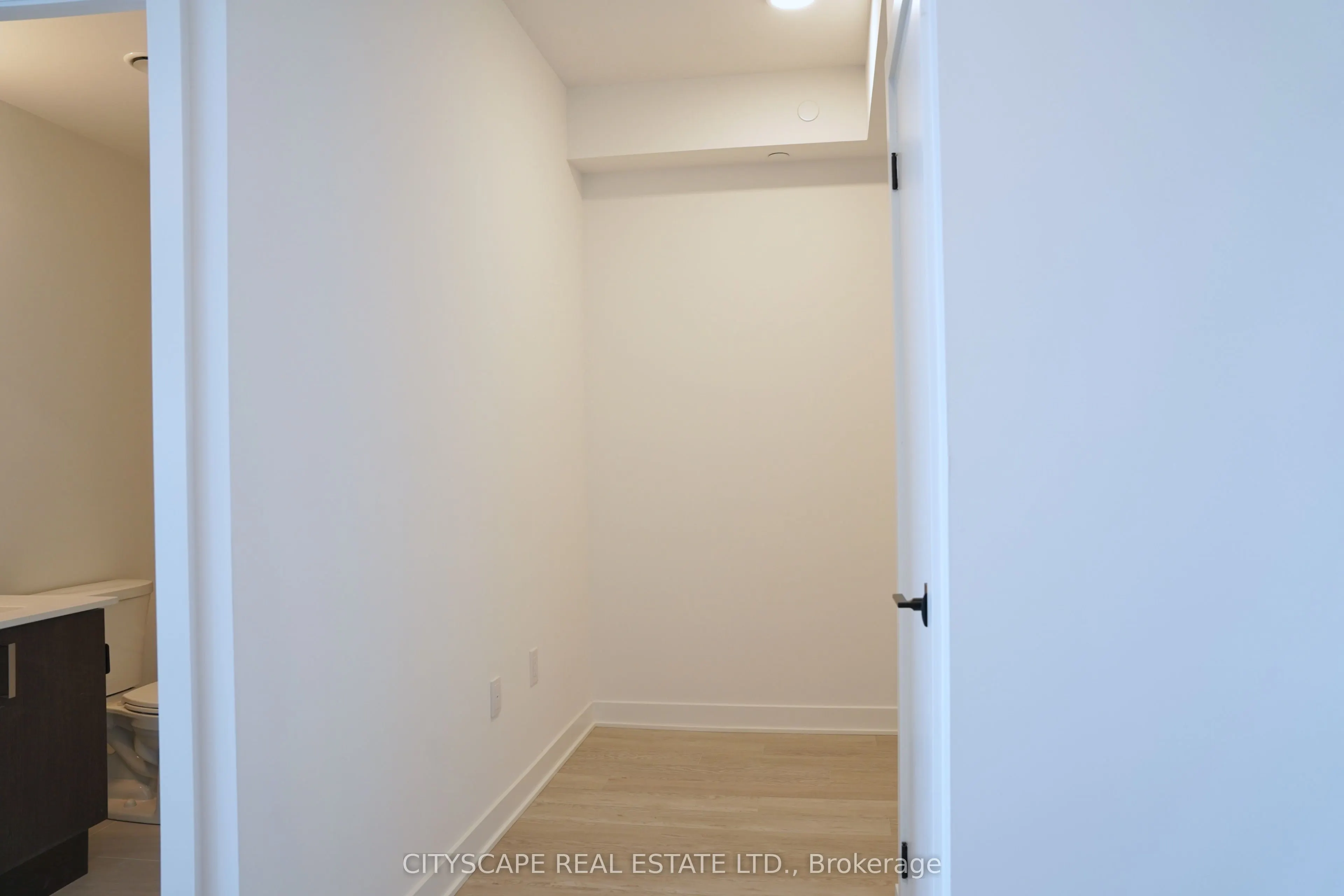 2782 Barton Street E, #913