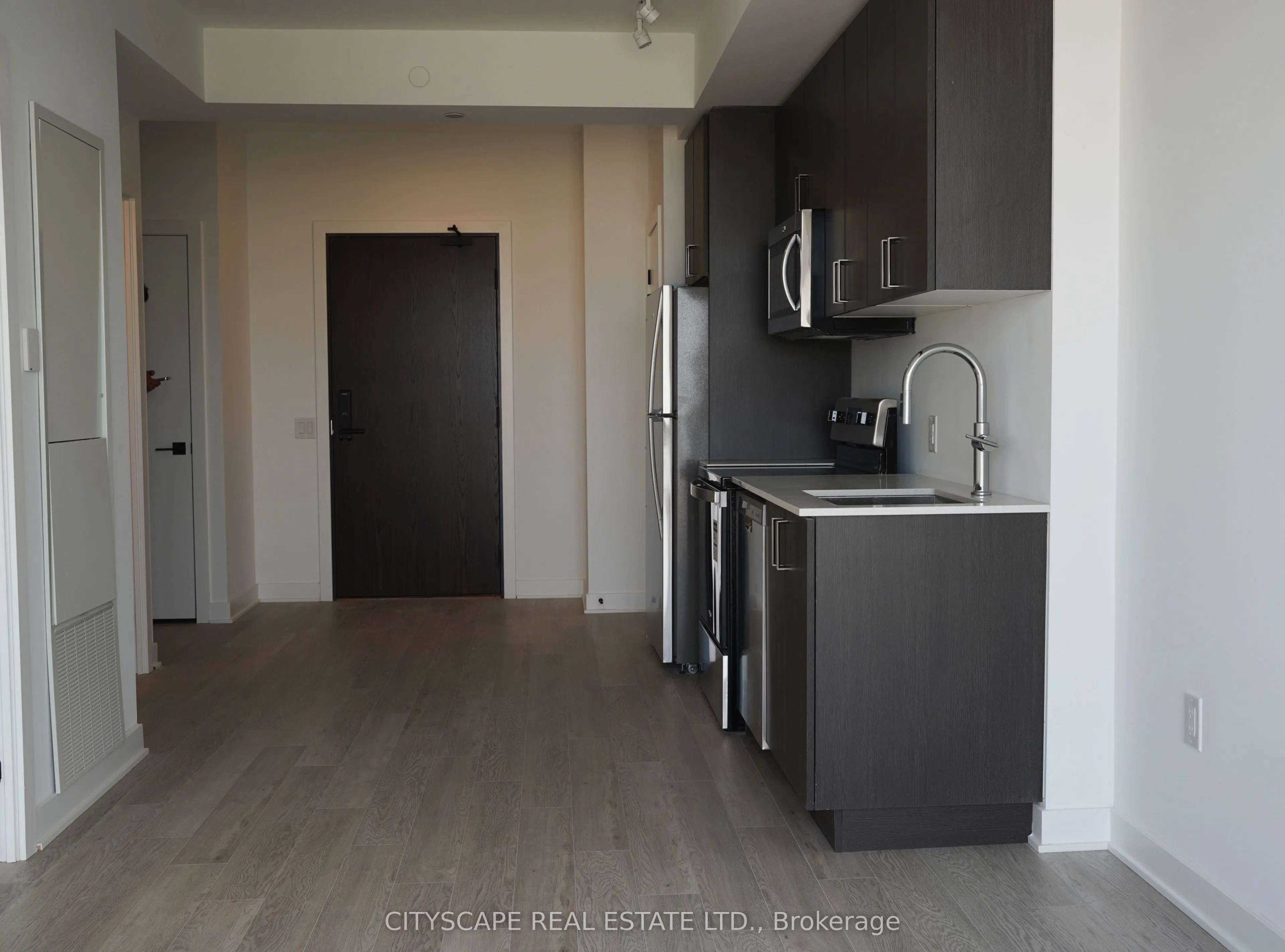 2782 Barton Street E, #913