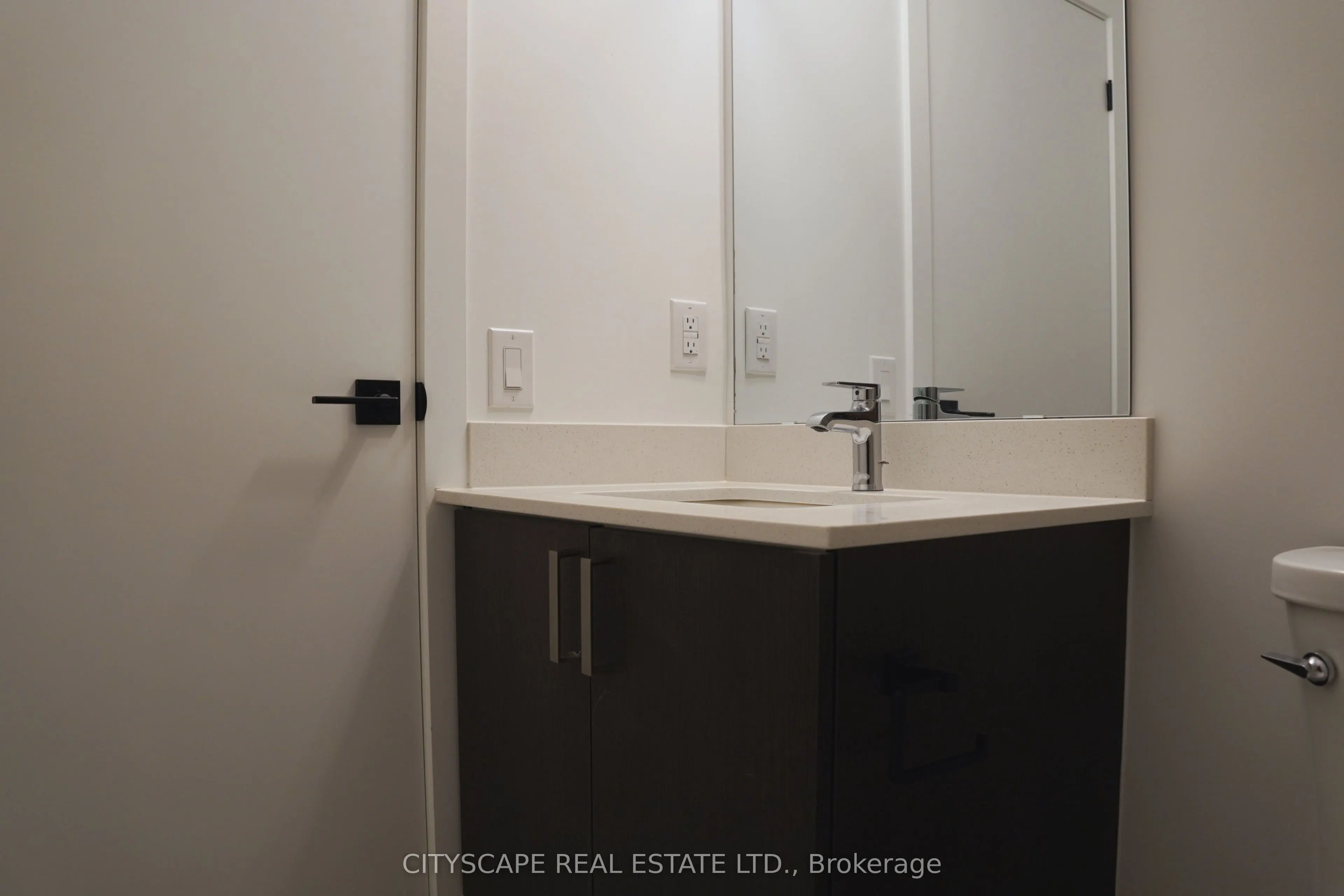 2782 Barton Street E, #913