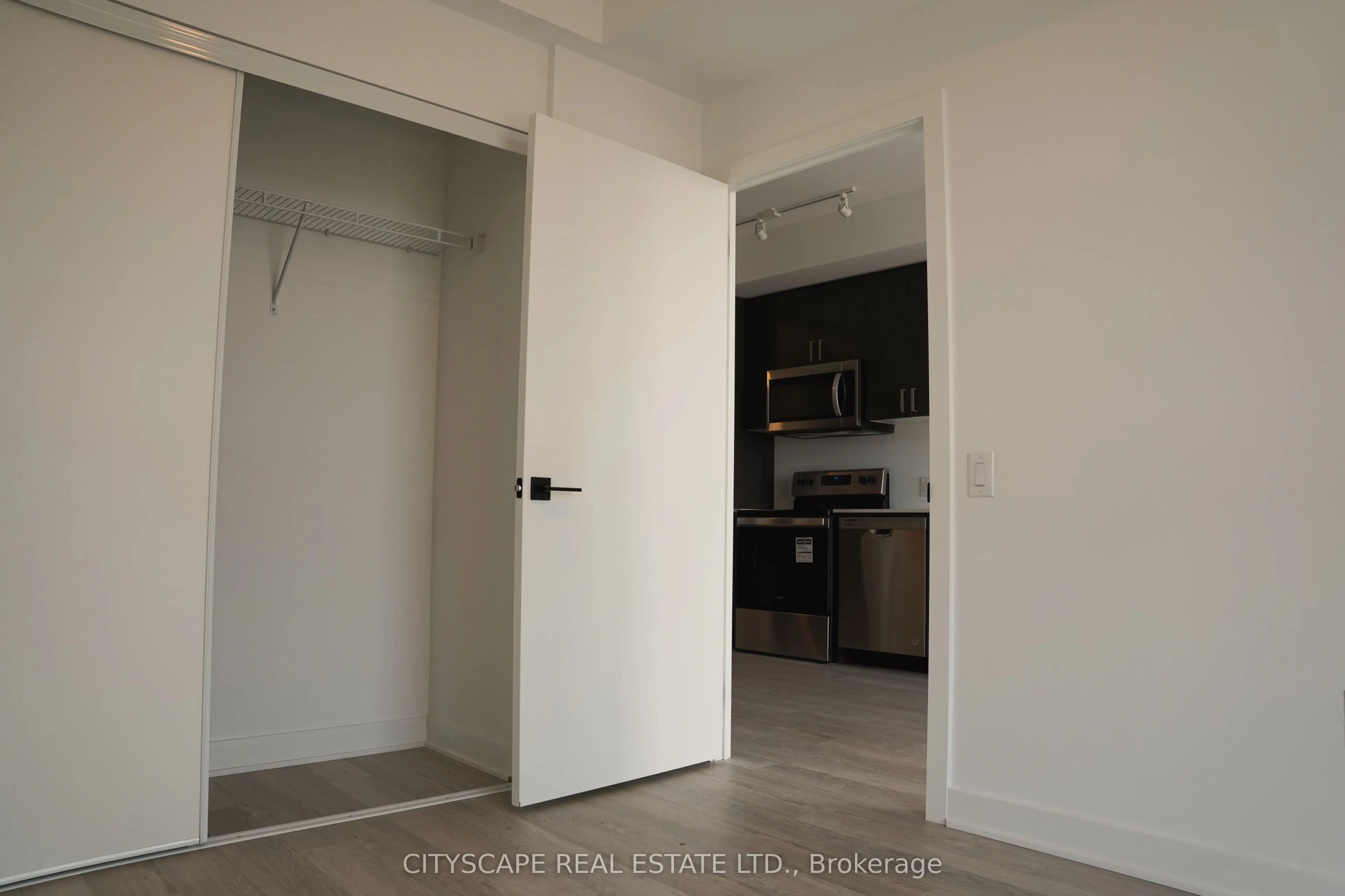 2782 Barton Street E, #913