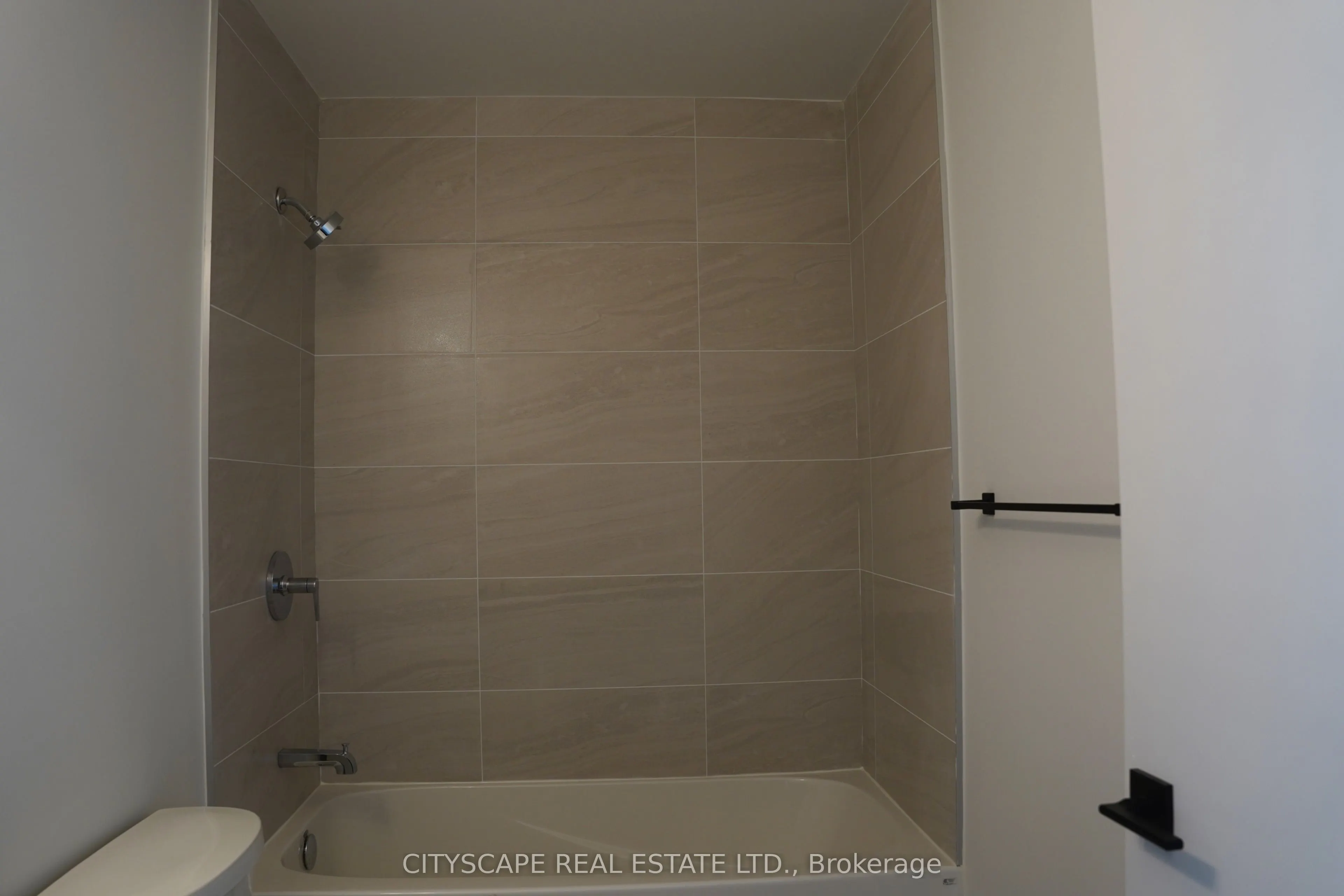 2782 Barton Street E, #913