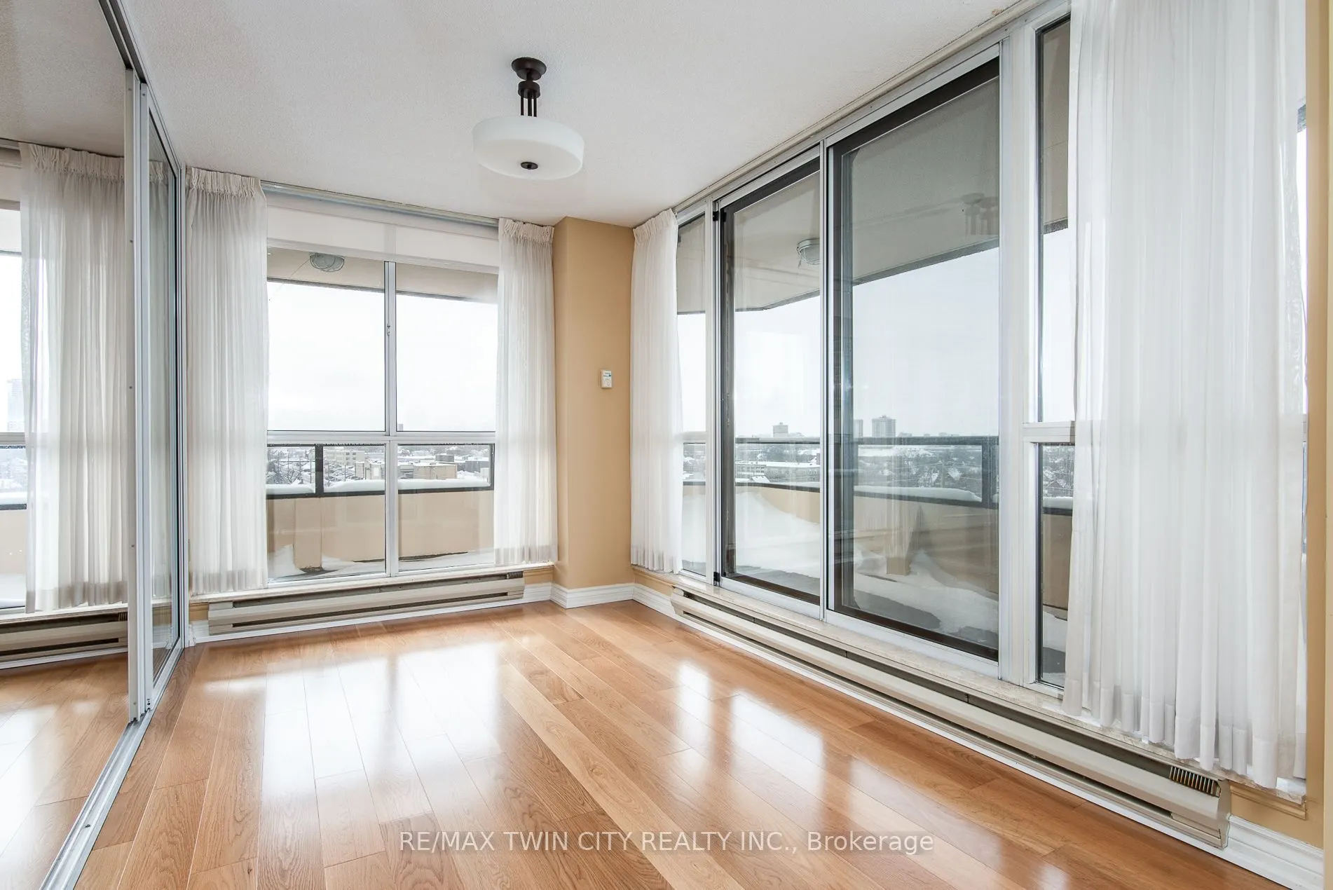 2 Lancaster Street E, #504