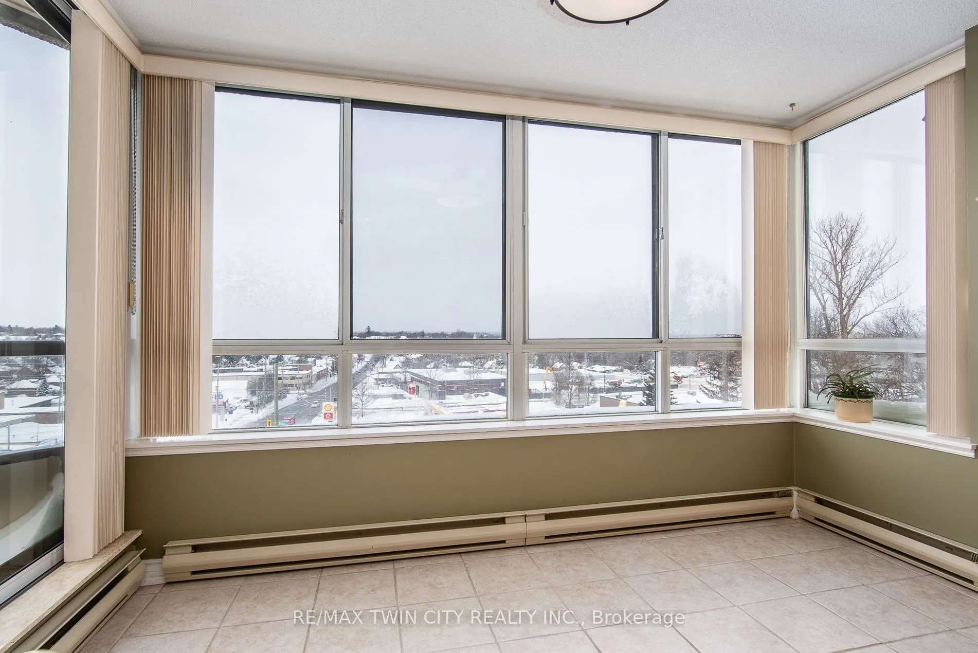 2 Lancaster Street E, #504