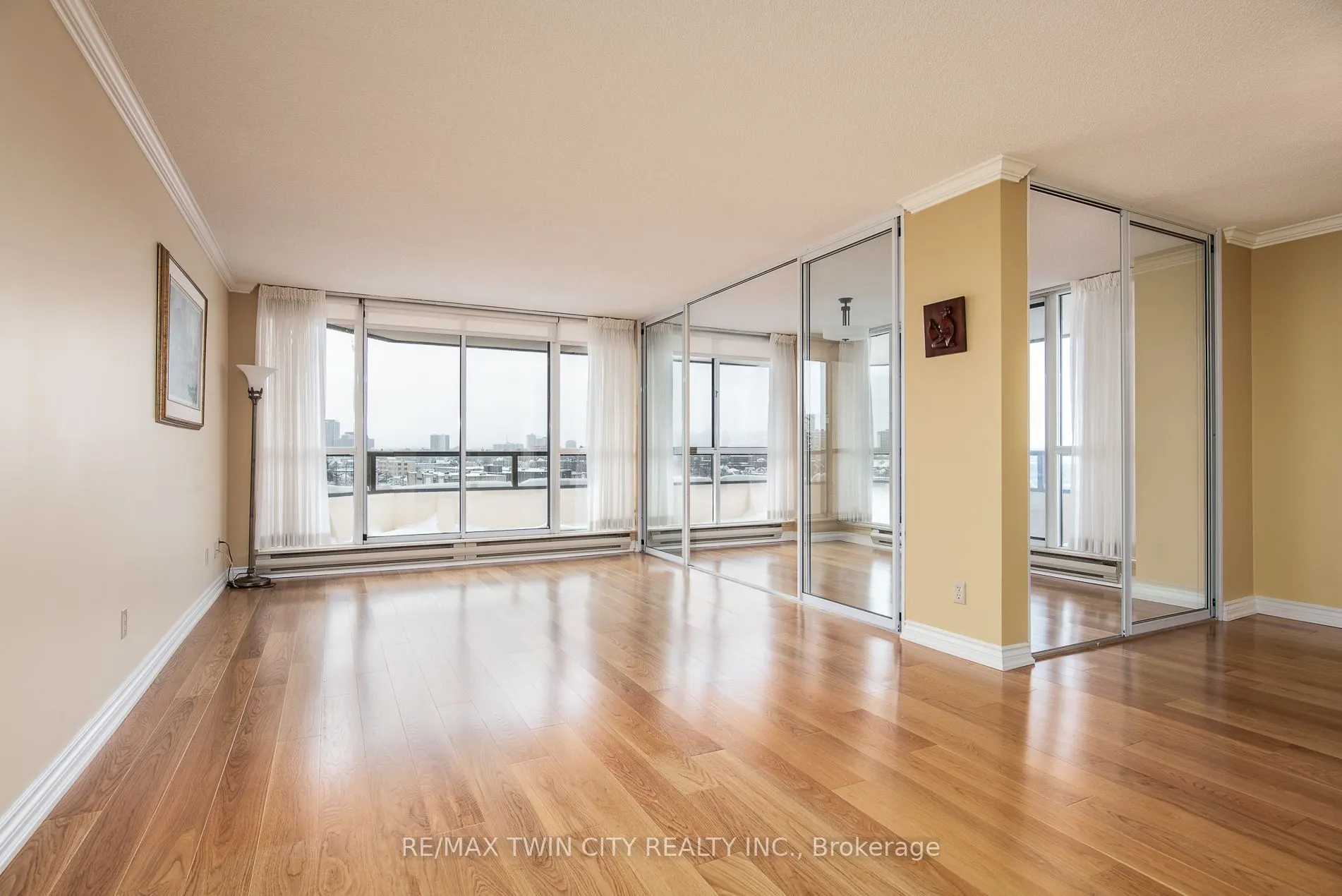 2 Lancaster Street E, #504