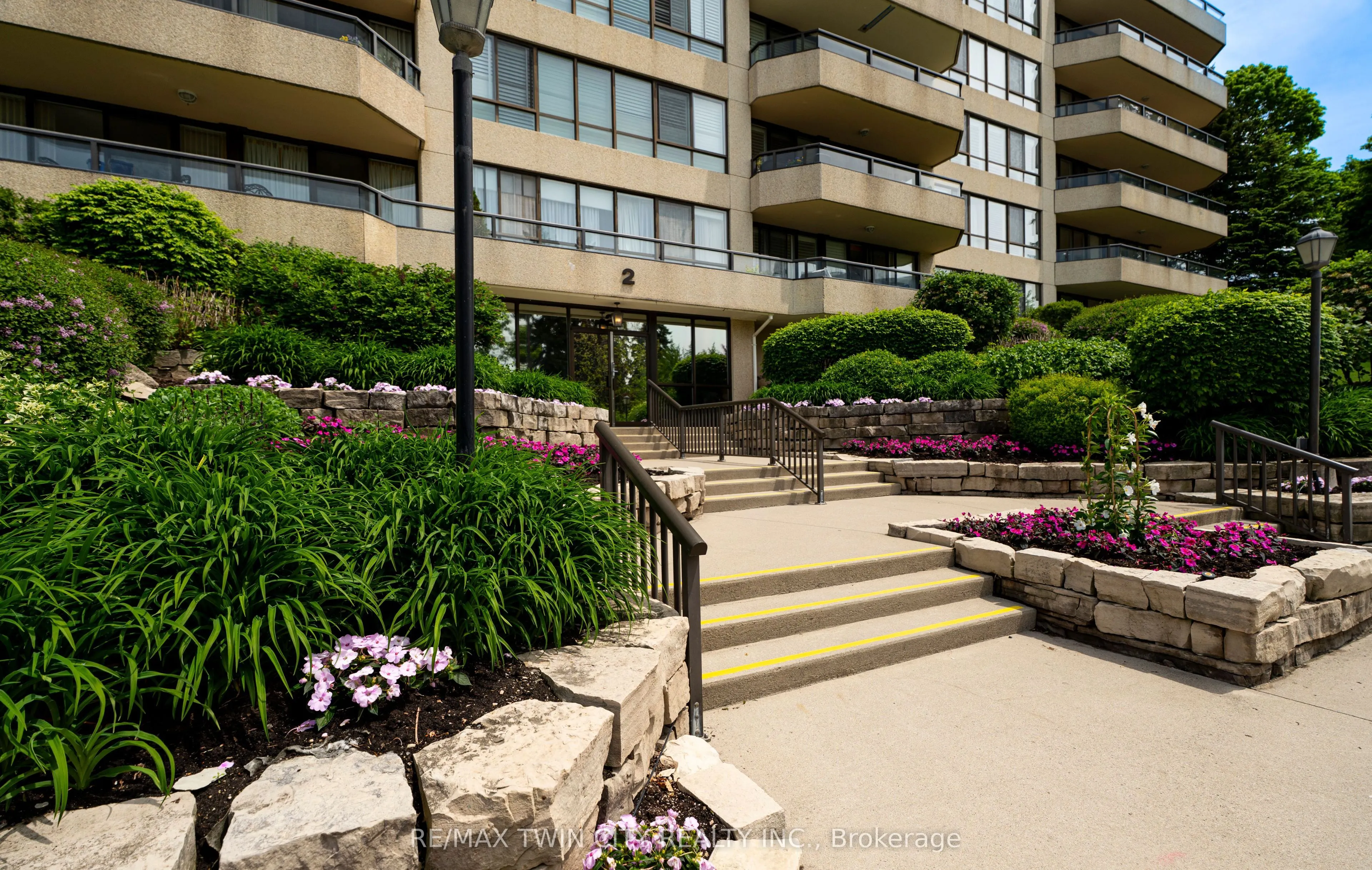 2 Lancaster Street E, #504