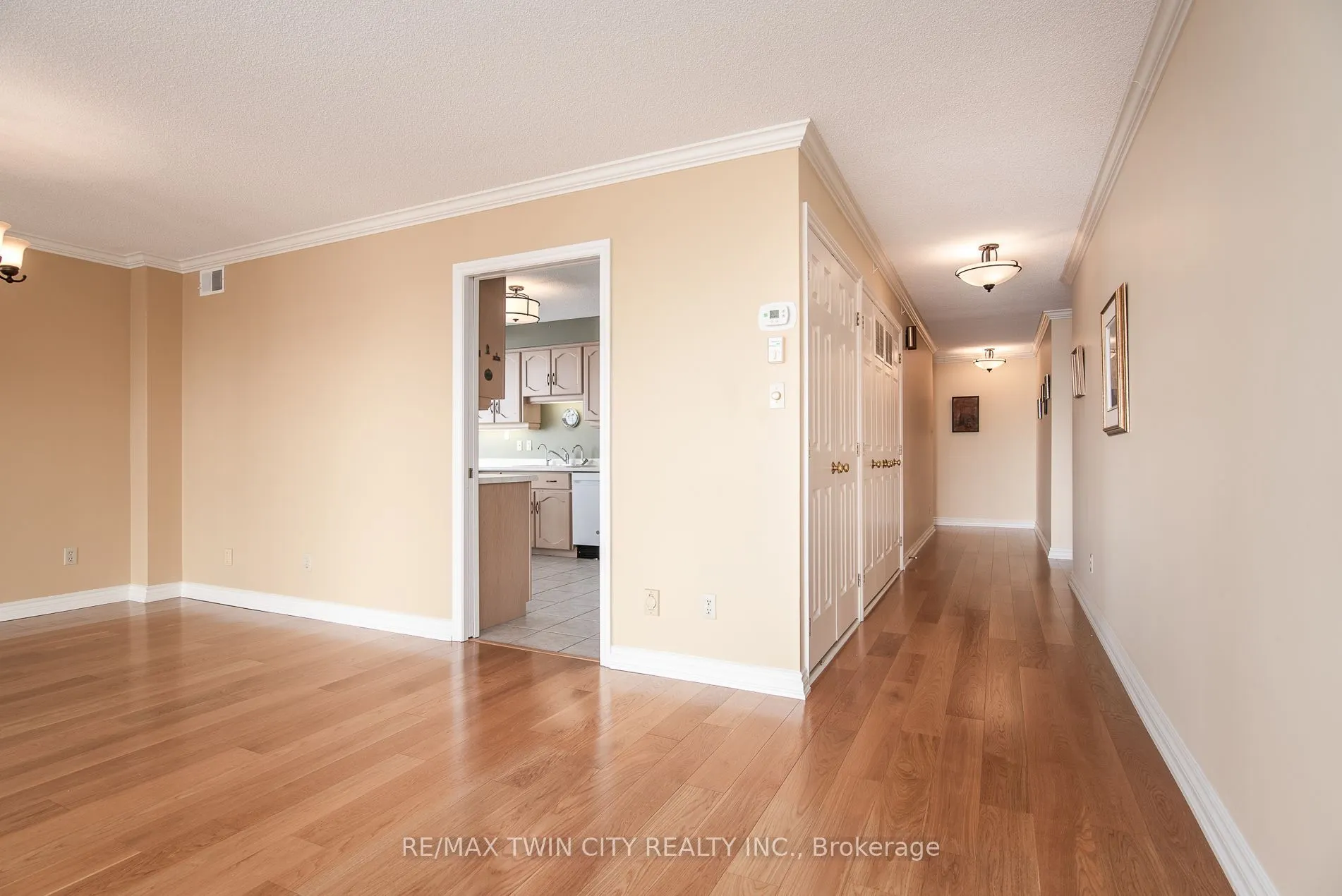 2 Lancaster Street E, #504